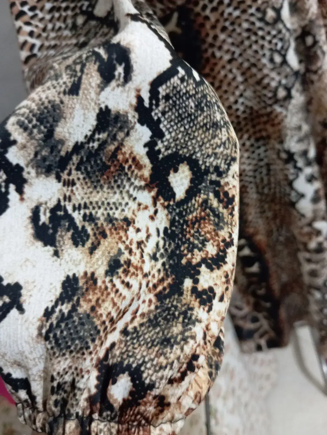 پیراهن مجلسی|لباس|تربت جام, شیخ احمد جامی|دیوار