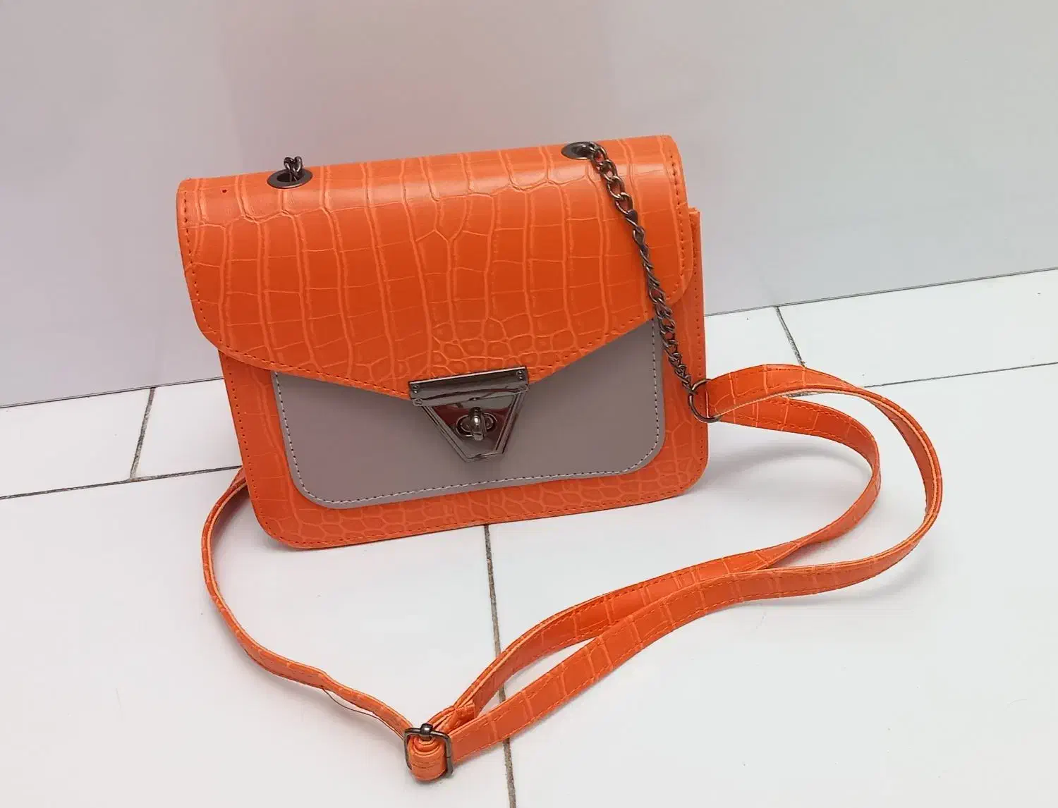 کیف دخترانه وزنانه|کیف، کفش، کمربند|رشت, استقامت ۱|دیوار