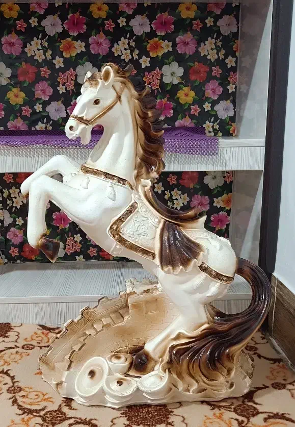 اسب فروشی|مجسمه، تندیس، ماکت|سرپل ذهاب, |دیوار