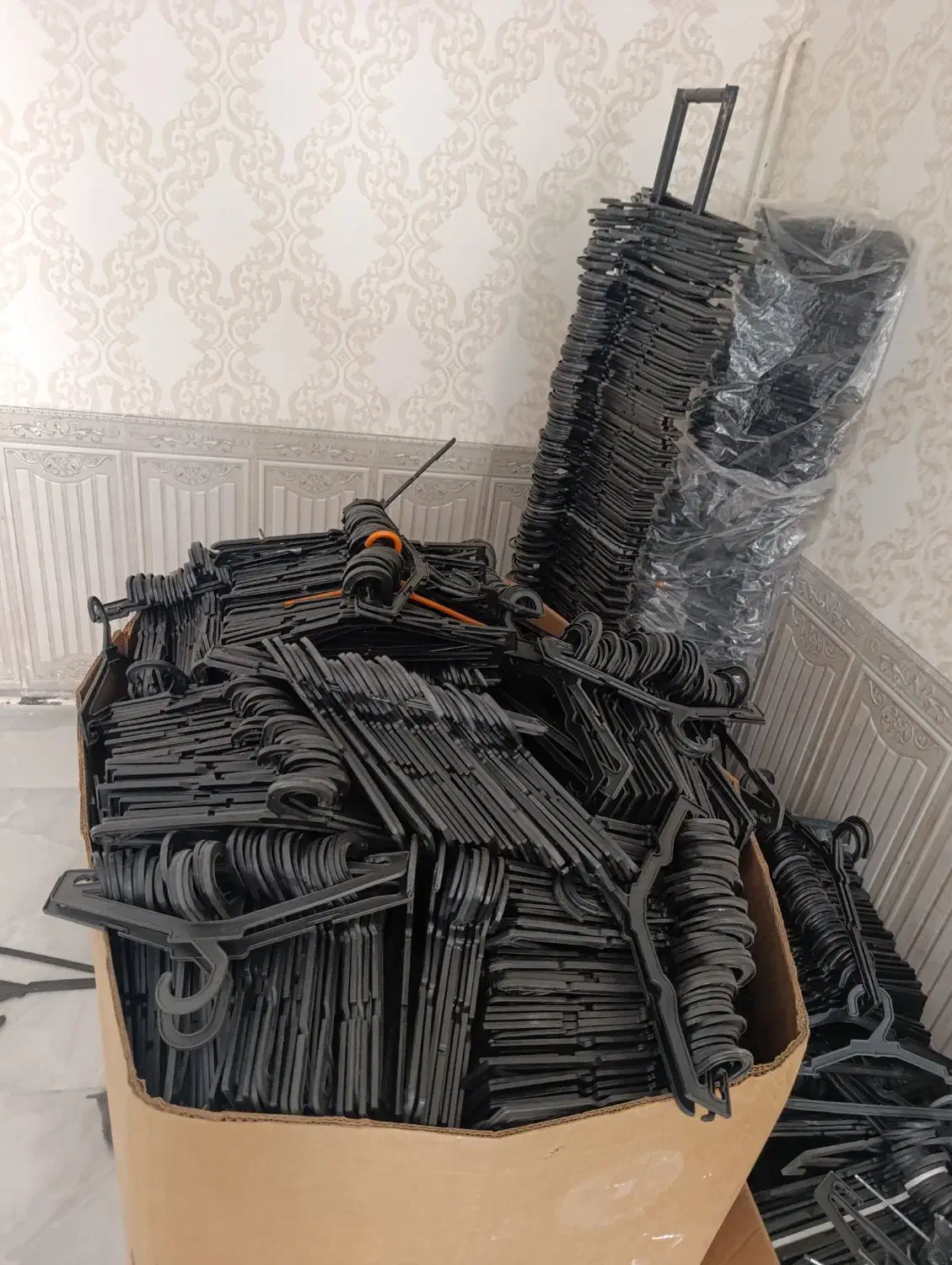 چوب لباسی|بندرخت و رخت‌آویز|سلماس, |دیوار