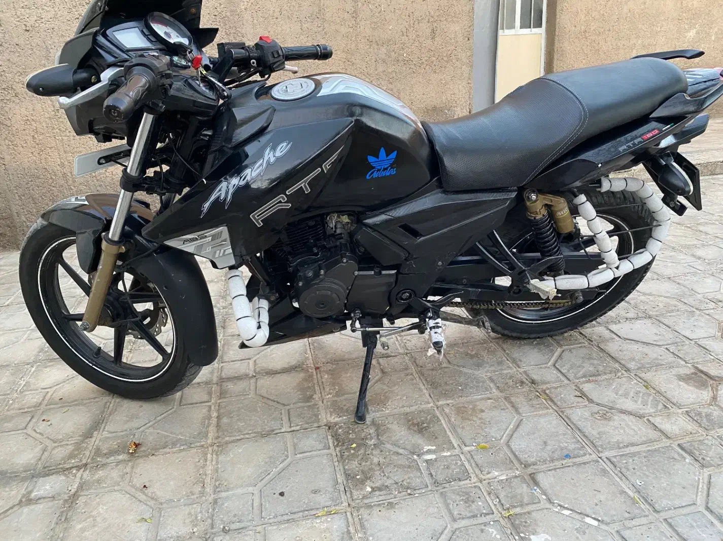 موتور آپاچی مزایدع|موتورسیکلت|سده (خراسان جنوبی), |دیوار