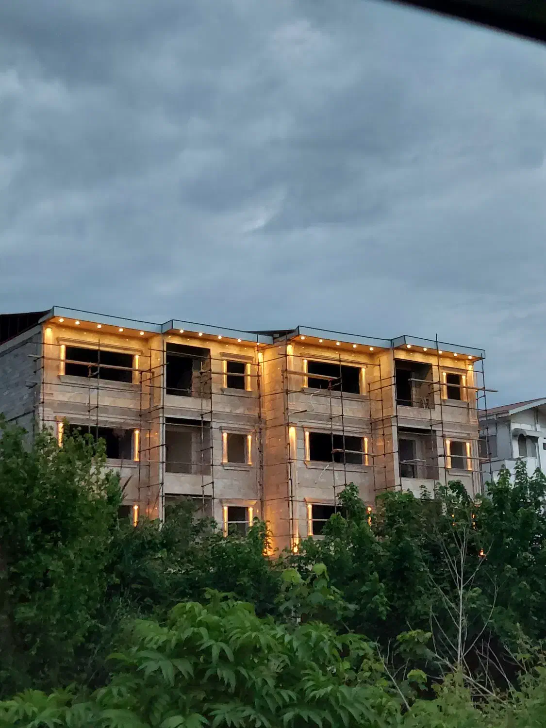 خدمات برق ساختمان|خدمات پیشه و مهارت|رودسر, |دیوار