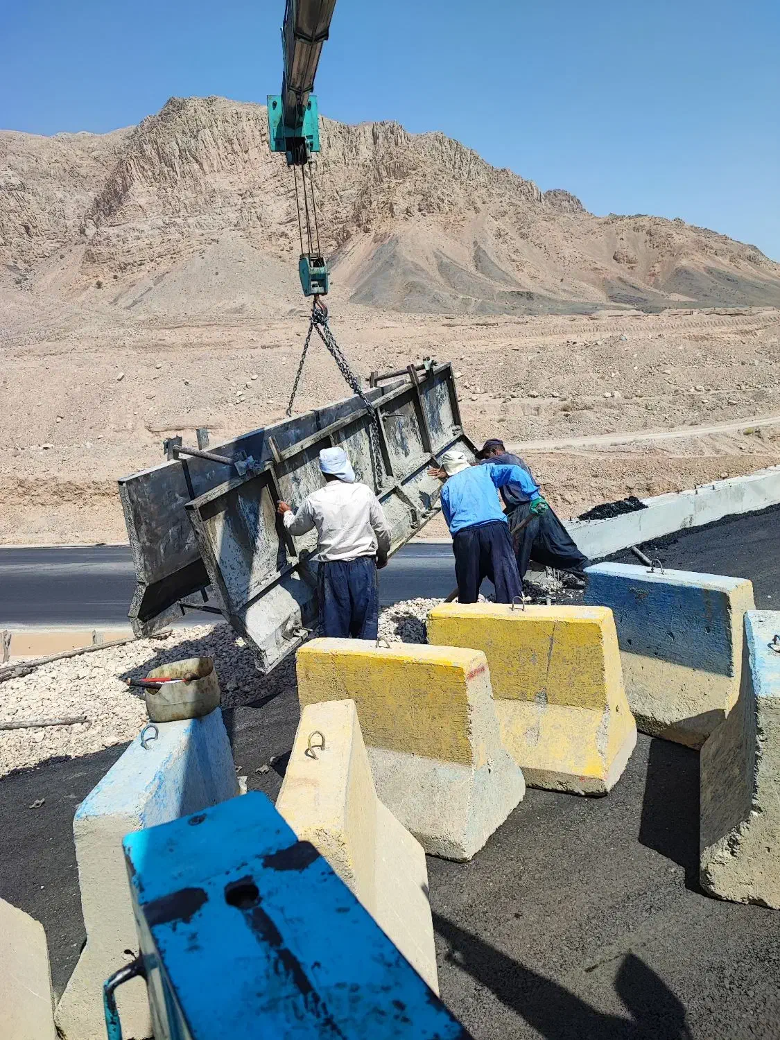 جرثقیل ۵ تن دکل بلند بهمراه سبدکار تا ارتفاع ۱۴متر|خدمات حمل و نقل|اصفهان, بهارستان|دیوار