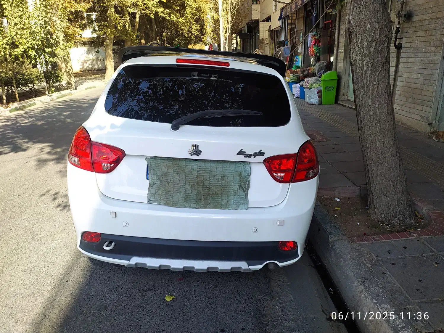 کوییک Rپلاس سفید مشکی مدل 402پارس خودرو|خودرو سواری و وانت|چهاردانگه (تهران), |دیوار