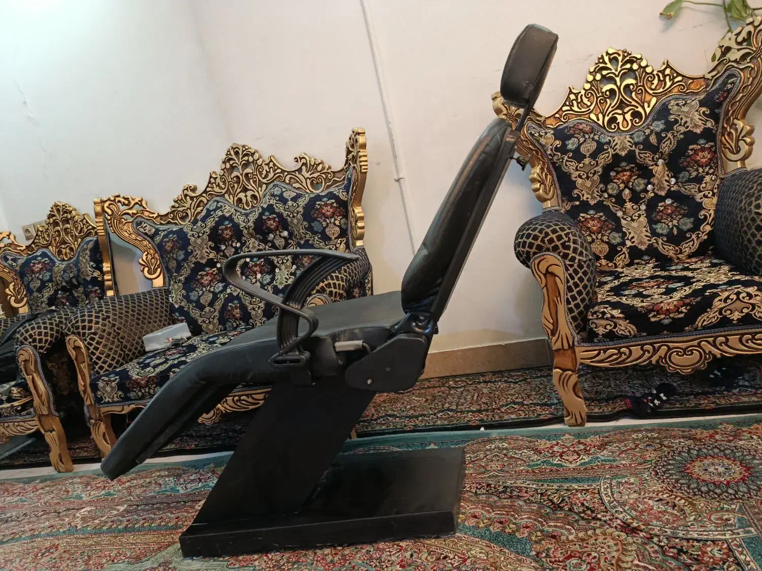 صندلی آرایشگاه|آرایشگاه و سالن‌های زیبایی|سیرجان, |دیوار