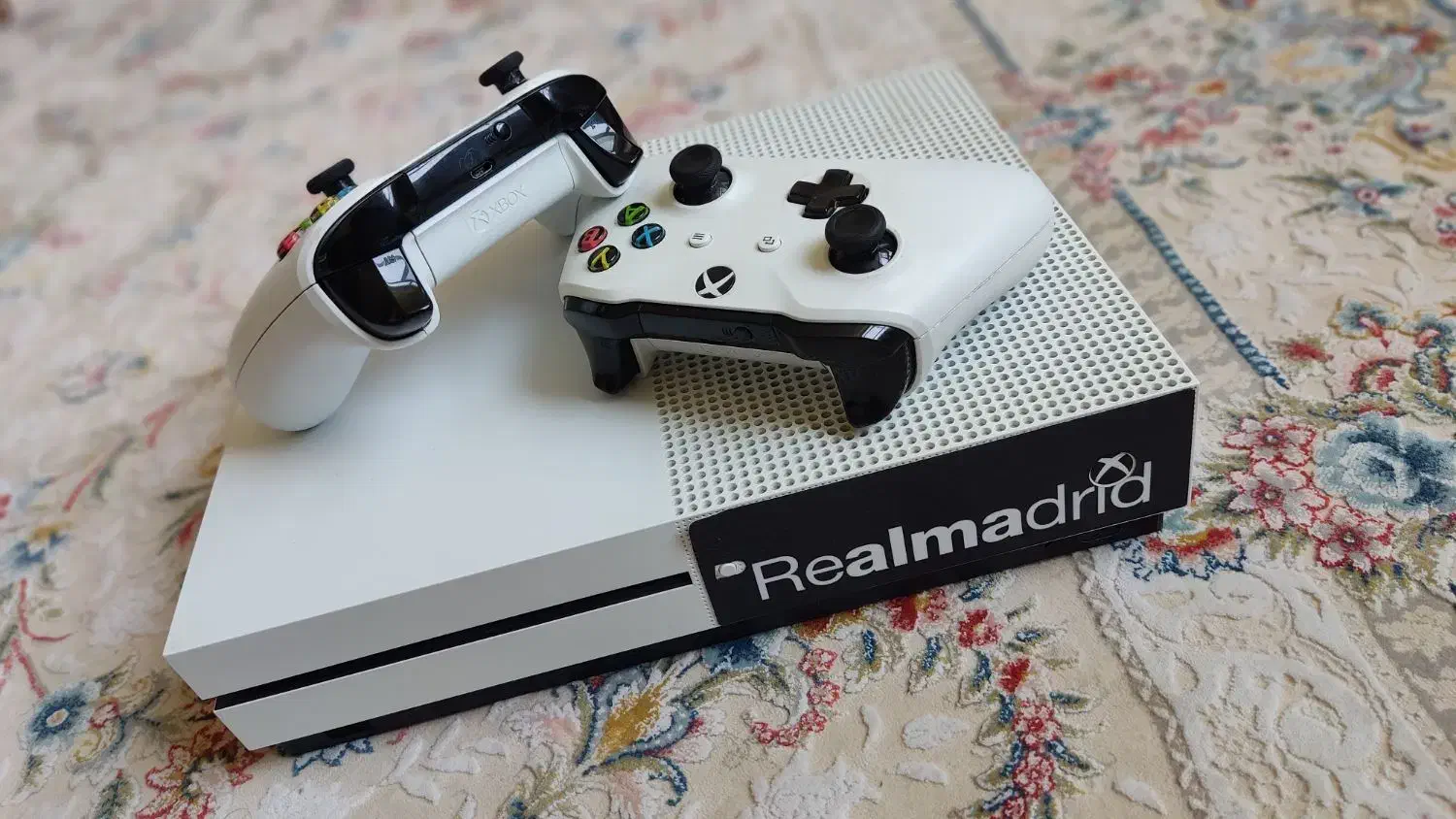 Xbox One S / 1TB / دو دسته|کنسول، بازی ویدئویی و آنلاین|قم, صفائیه|دیوار