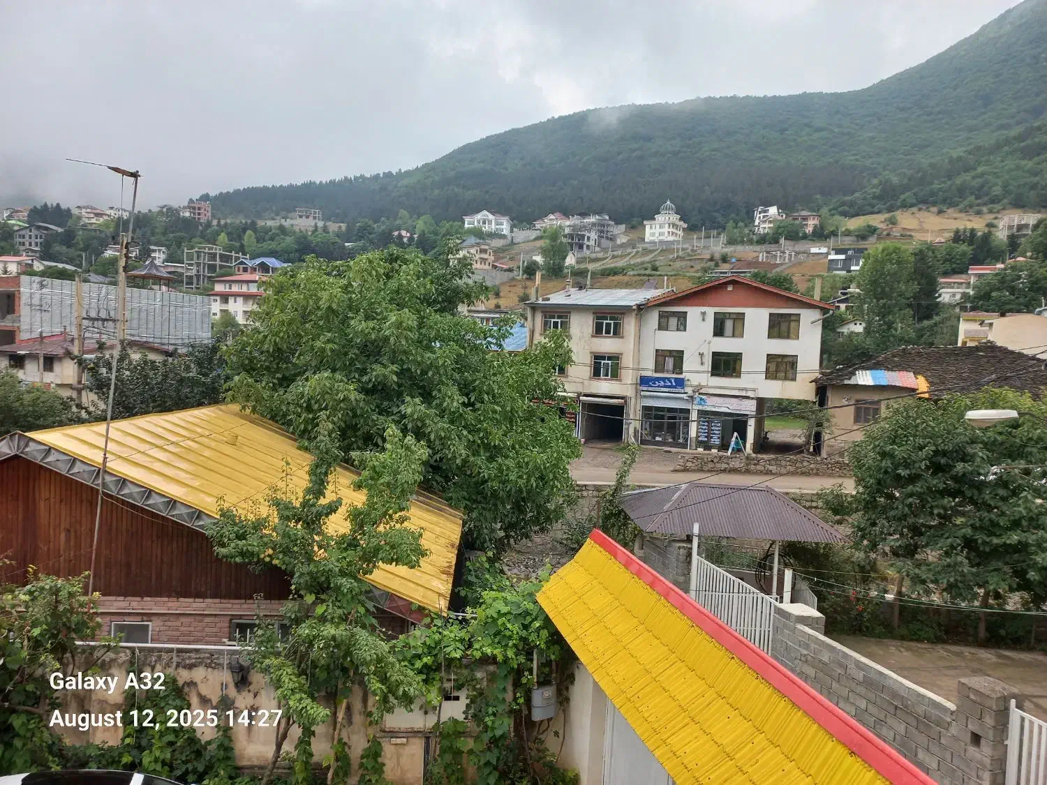 ویلا مشرف به رودخانه ،جنگل، دنج و تمیز|اجارهٔ کوتاه‌مدت ویلا و باغ|کلاردشت, |دیوار