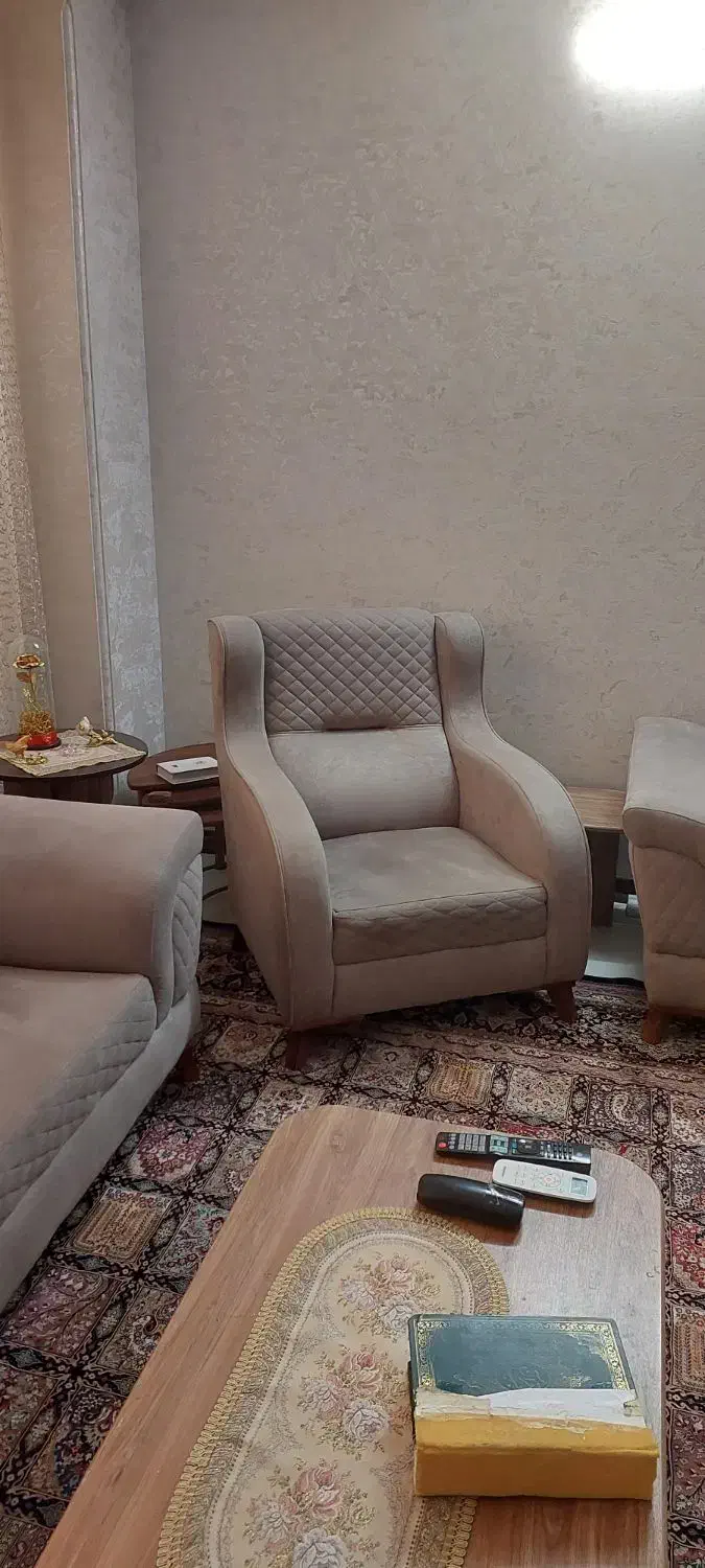 مبلمان راحتی ۲ ست کامل|مبلمان خانگی و میز عسلی|قم, انسجام|دیوار