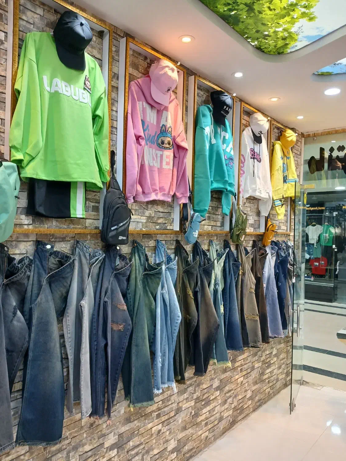 فروش مغازه با دکوراسیون در پاساژ نادر، خ بیمارستان|فروش مغازه و غرفه|برازجان, |دیوار