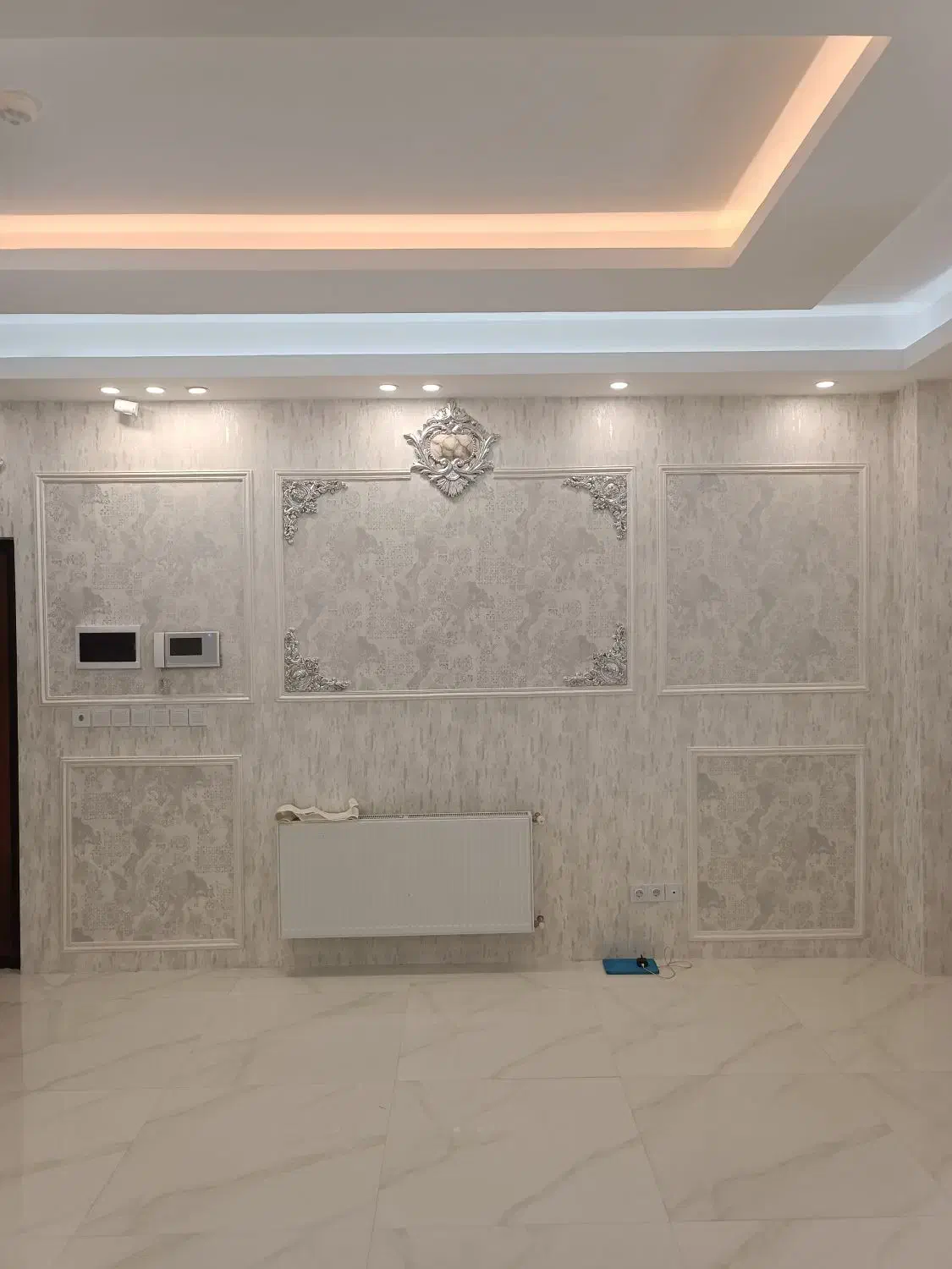 نصب کاغذ دیواری با بهترین چسب و مناسب ترین قیمت|خدمات پیشه و مهارت|شیراز, تندگویان|دیوار