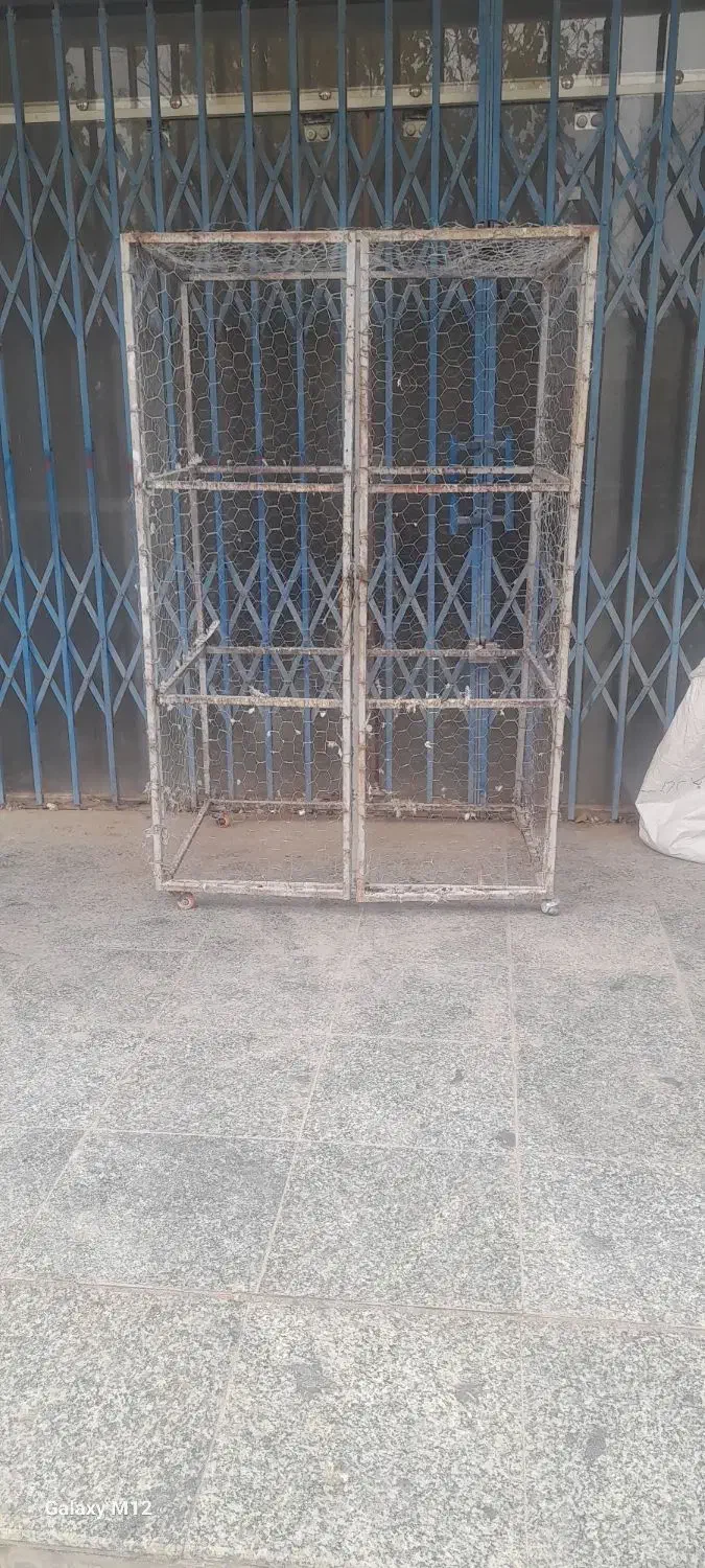 سه عدد جفت کن سالم اهنی با دوتا چوبی|لوازم جانبی حیوانات|شاهین‌شهر, سعدی جنوبی|دیوار