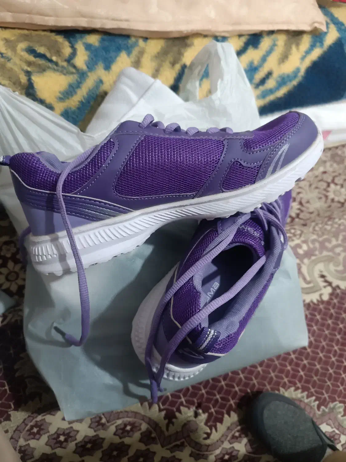 کتونی سایز38وکاپشن خزدارزنانه|کیف، کفش، کمربند|قم, وادی السلام|دیوار