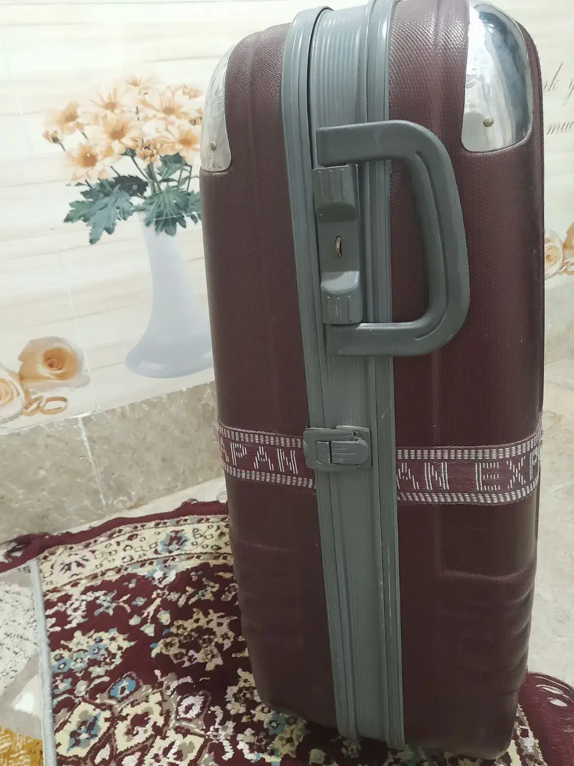 چمدان مسافرتی بزرگ|کیف، کفش، کمربند|ارومیه, |دیوار