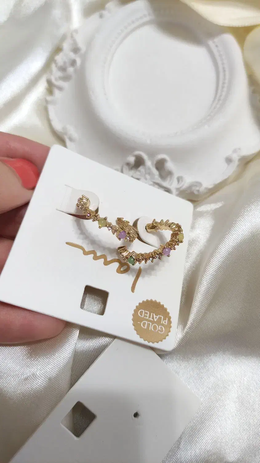 گوشواره برند|بدلیجات|رشت, ساغری سازان|دیوار