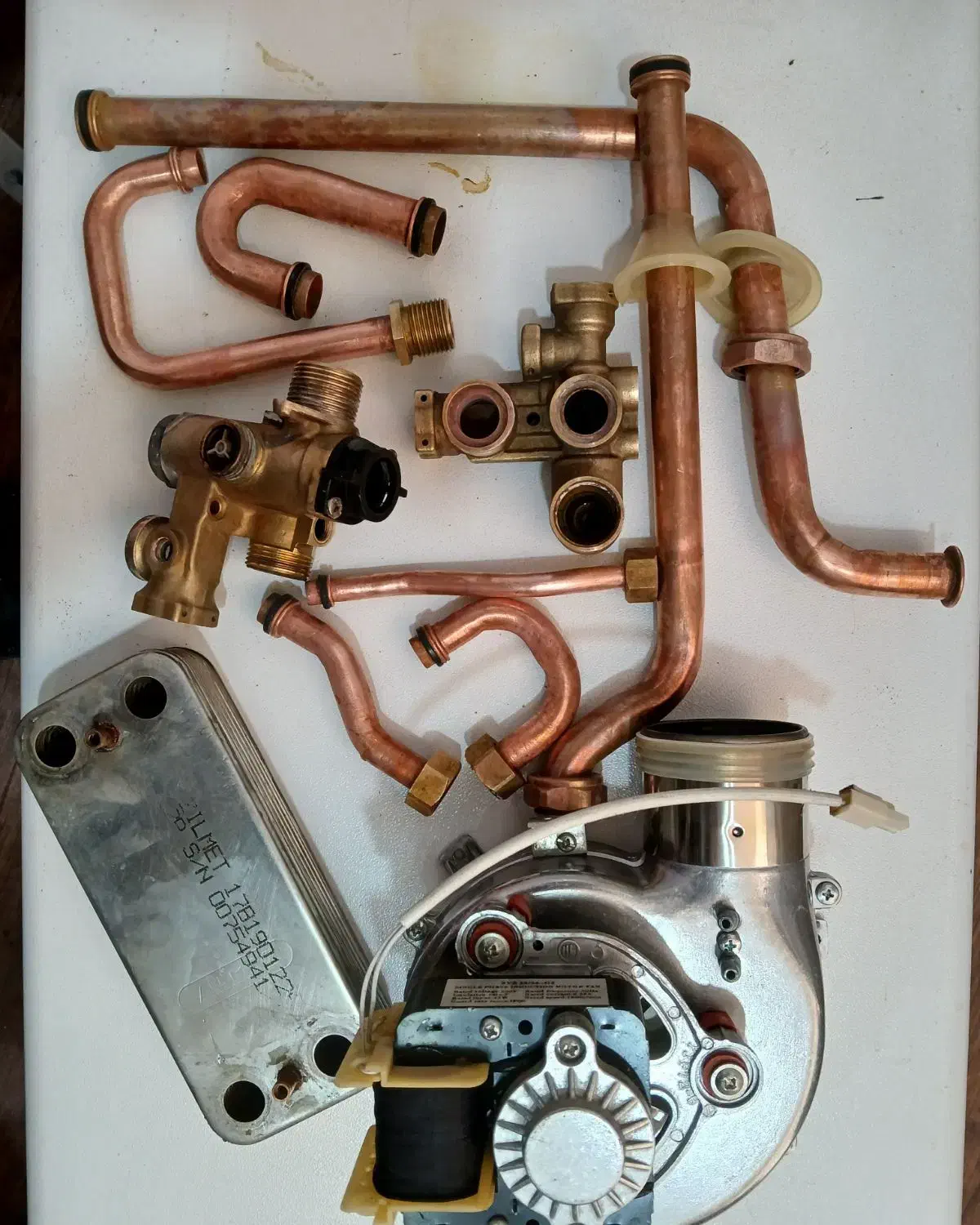 تعمیر انواع پکیج ایرانی و خارجی و آبگرمکن دیواری|آبگرمکن، پکیج، شوفاژ|تبریز, |دیوار