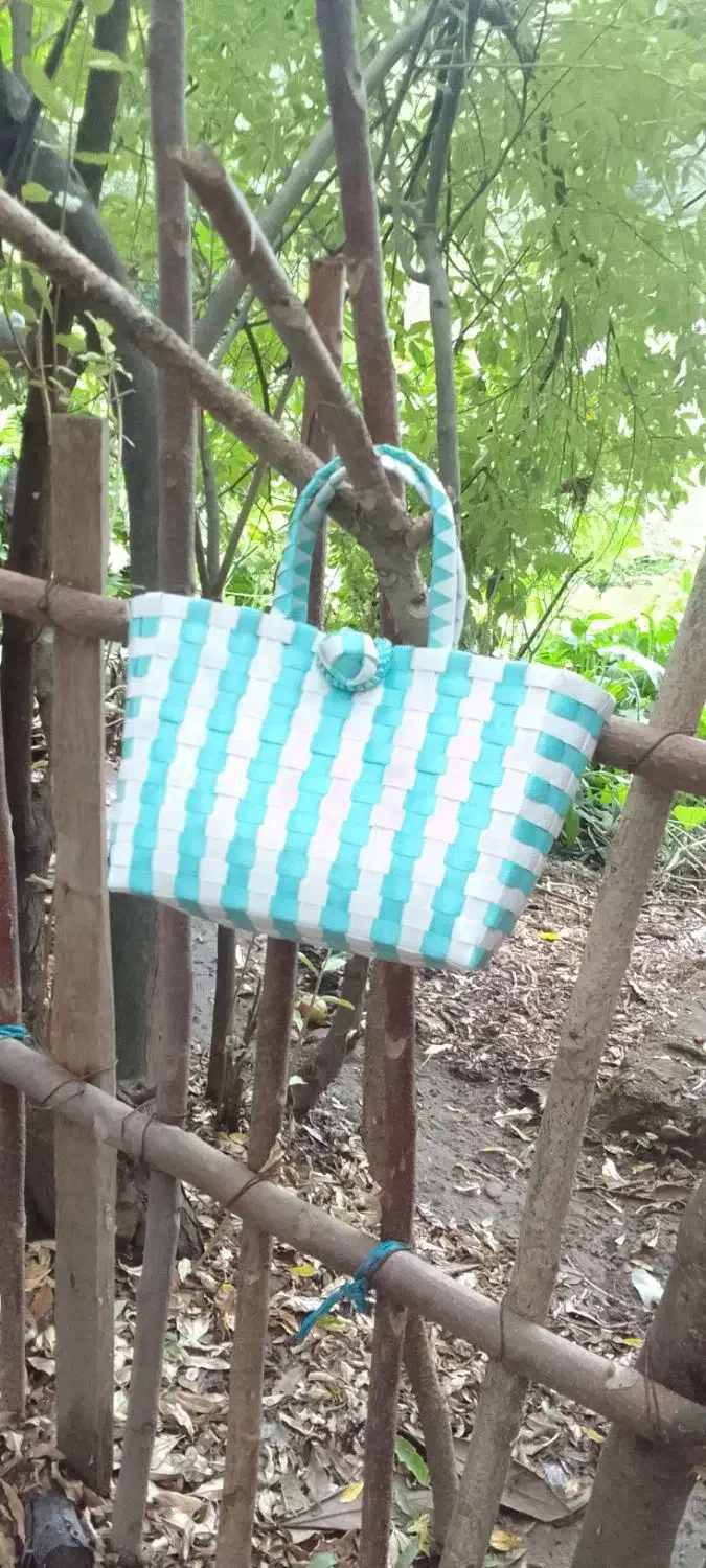 ساک وکیف|کیف، کفش، کمربند|بندر انزلی, پیل علی باغ|دیوار