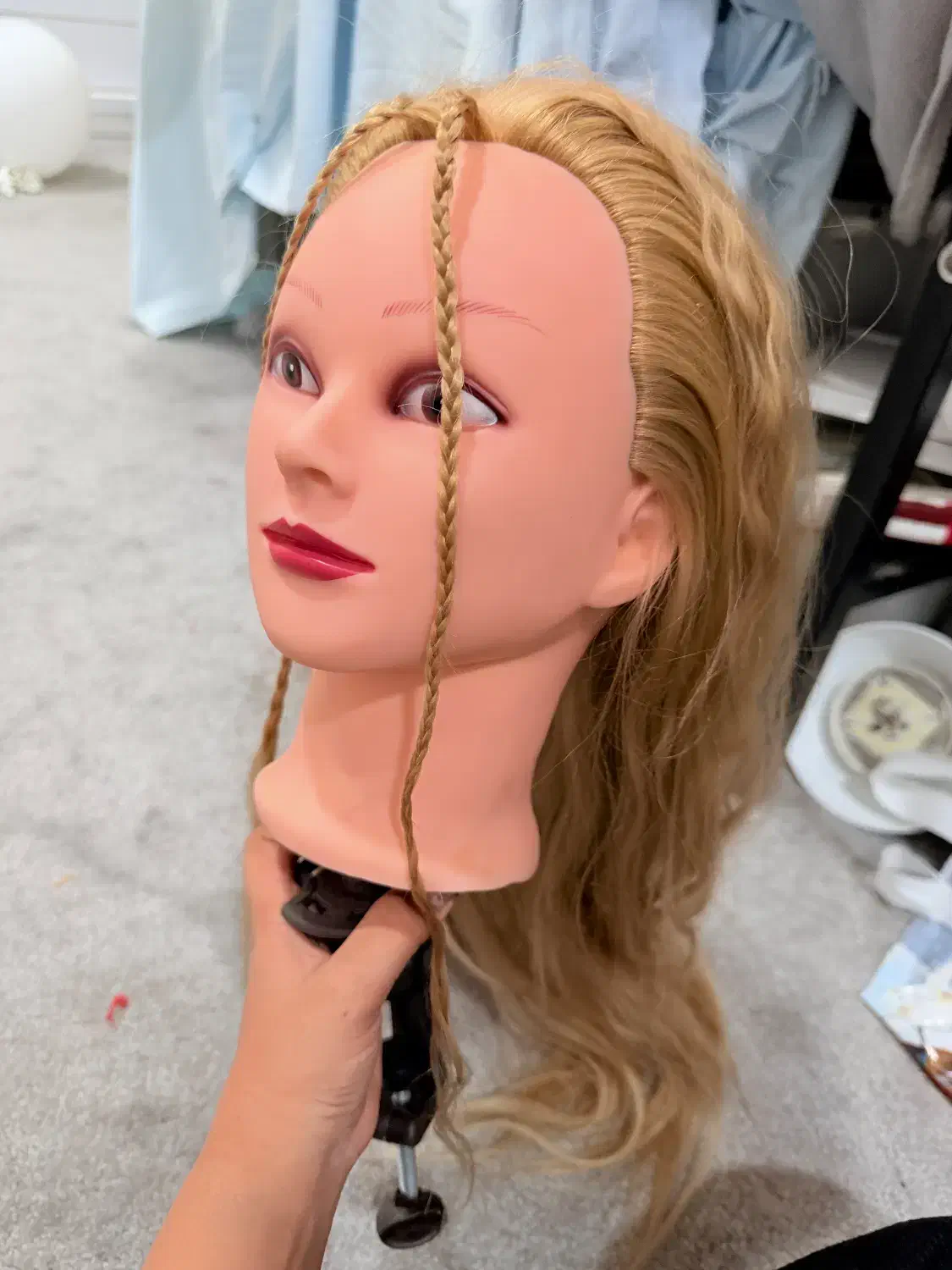 کله مانکن|آرایشگاه و سالن‌های زیبایی|بندر دیر, |دیوار