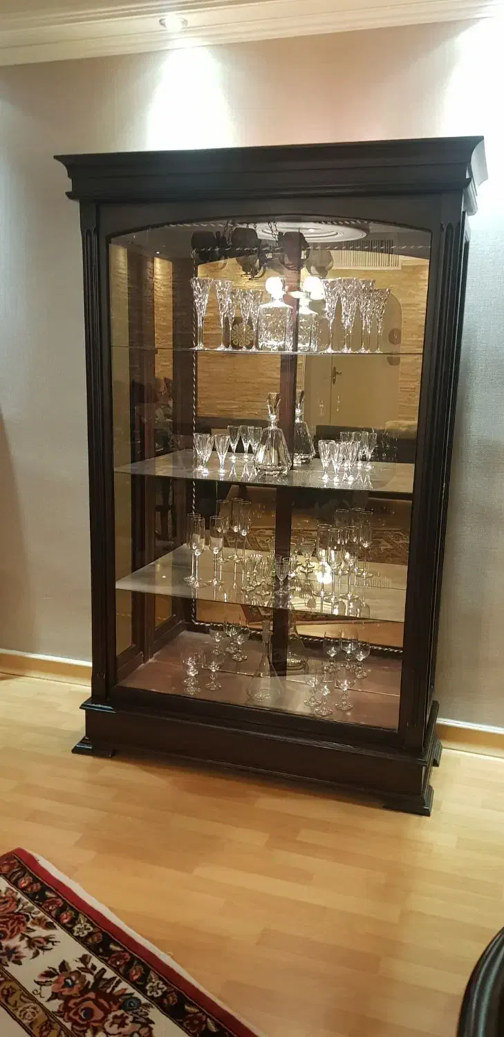 بوفه|بوفه، ویترین، کنسول|مهاجران, |دیوار