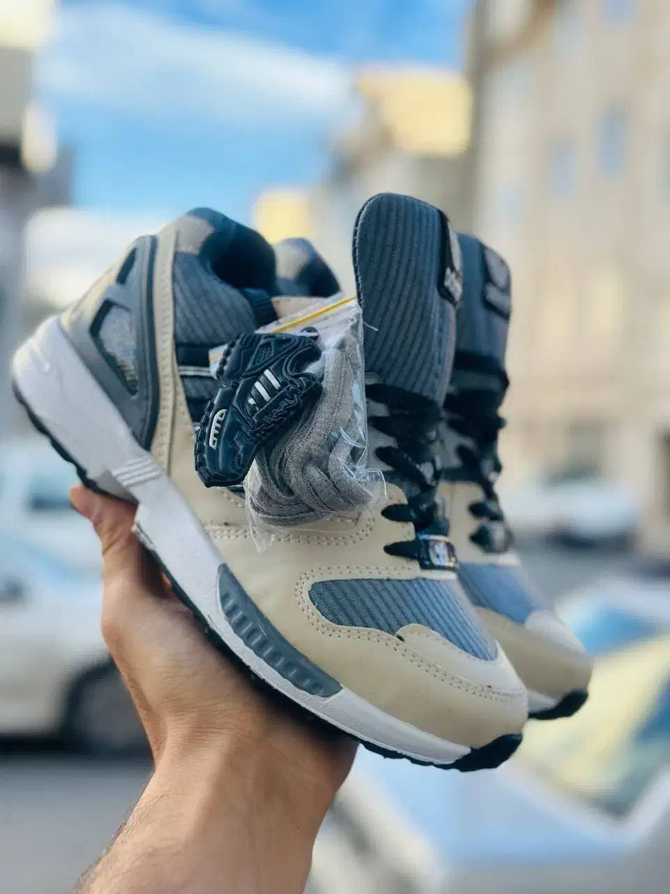 کفش|کیف، کفش، کمربند|کنگاور, |دیوار