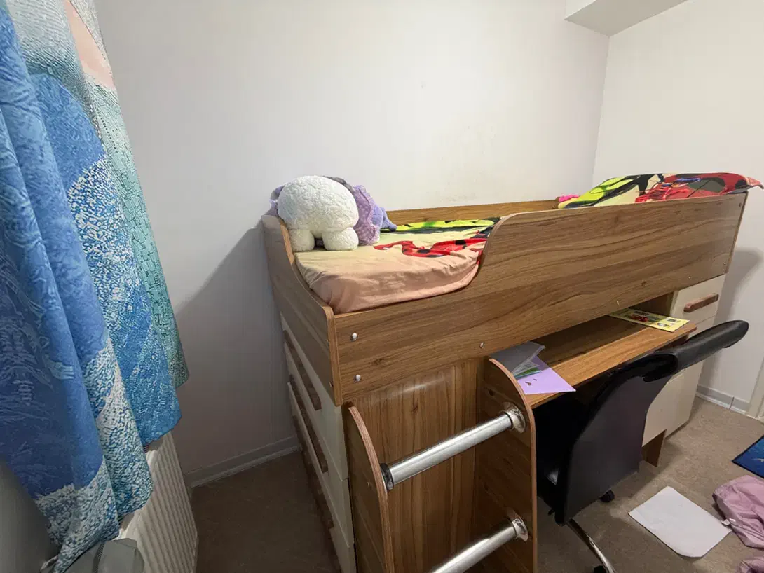 تخت نوجوان و میزتحریر|تخت و سرویس خواب|قزوین, |دیوار