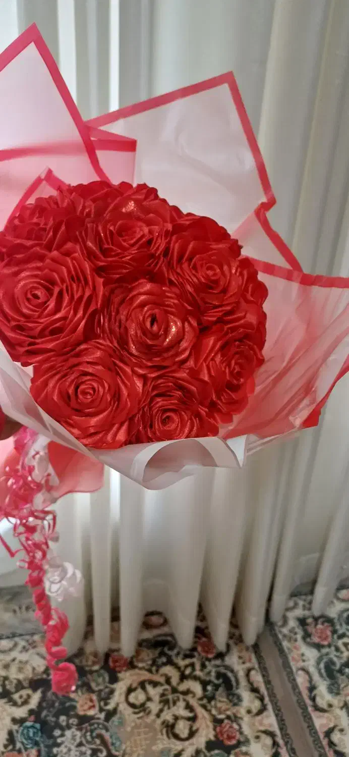 چند شاخه گل|گل مصنوعی|میانه, |دیوار