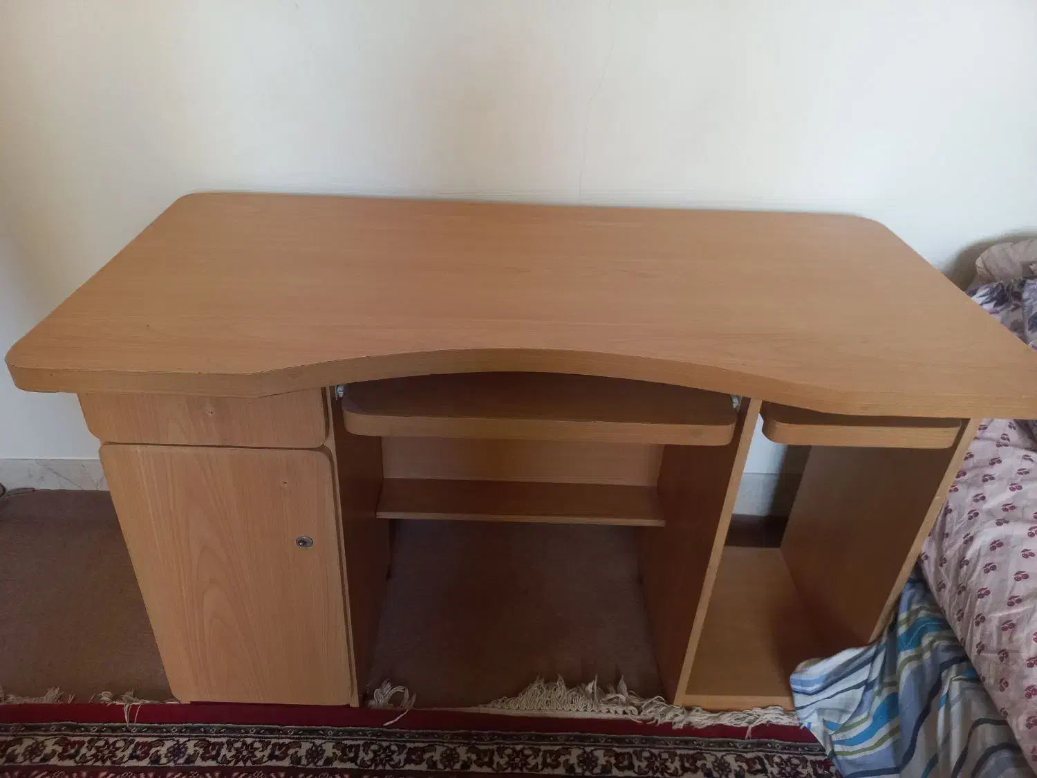 میز|میز تحریر و کامپیوتر|قم, تولید دارو و یخچال|دیوار