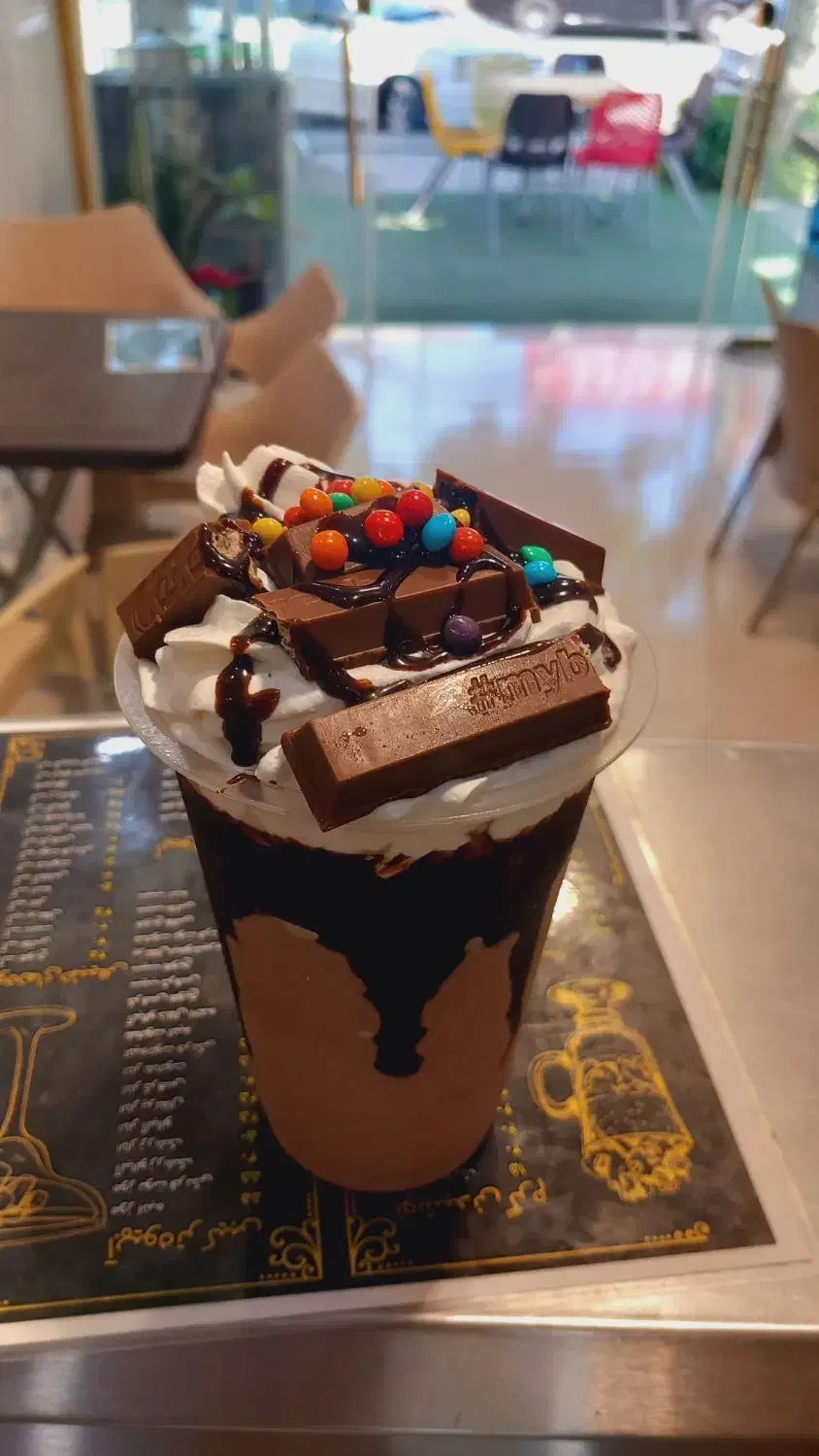 نیرو برای همکاری در آبمیوه فروشی|استخدام خدمات فروشگاه و رستوران|آمل, |دیوار