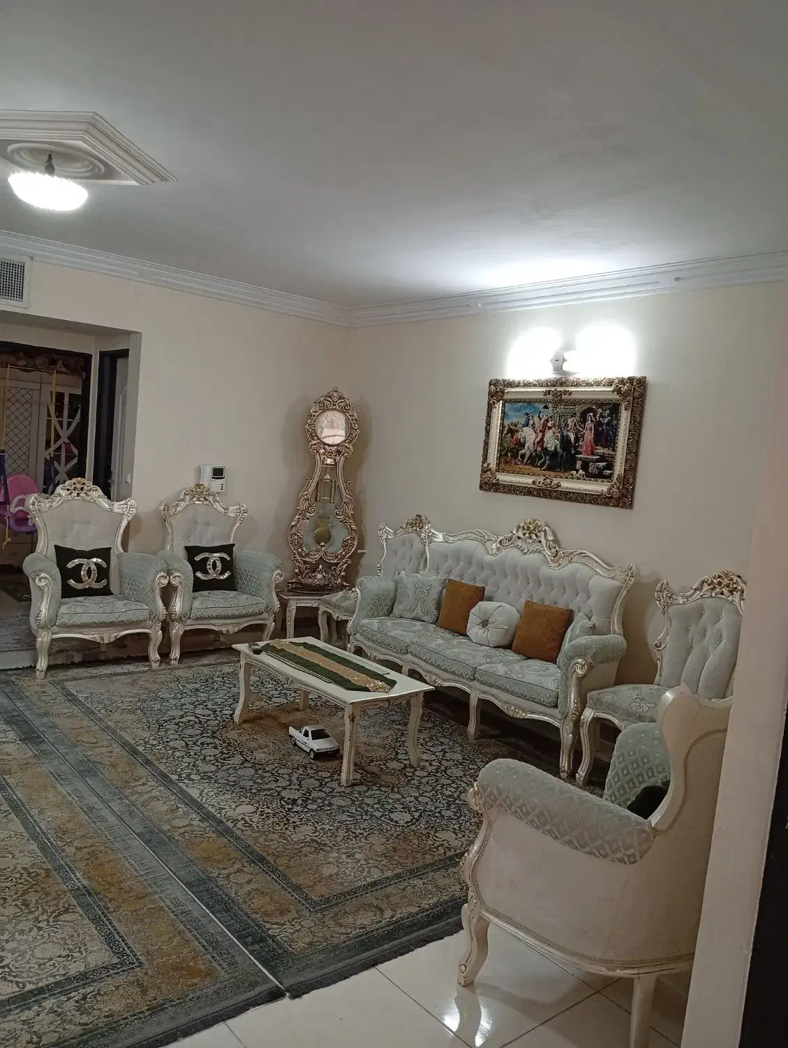 مبل سلطنتی چستر ۹ نفره چوب راش صدفی ورق طلا|مبلمان خانگی و میز عسلی|چهاردانگه (تهران), |دیوار