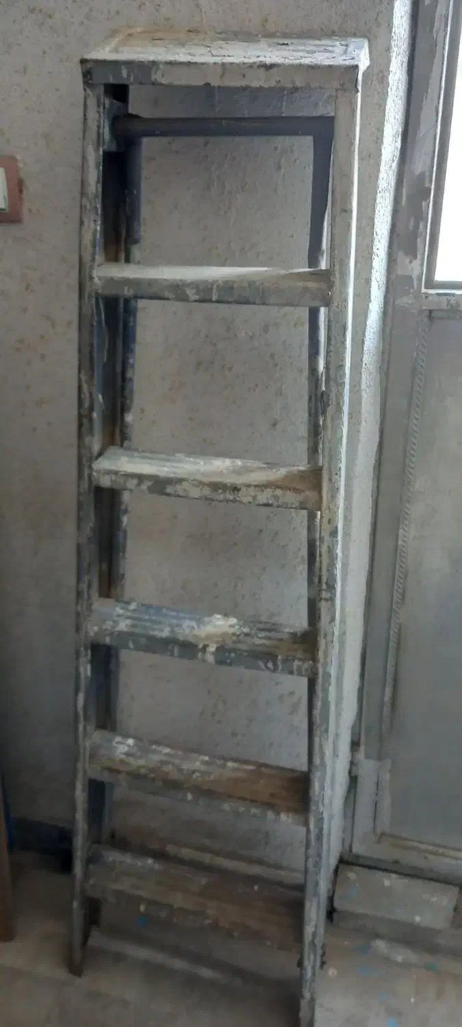 نردبان آهنی|ابزارآلات|اندیشه, اندیشه فاز ۱|دیوار