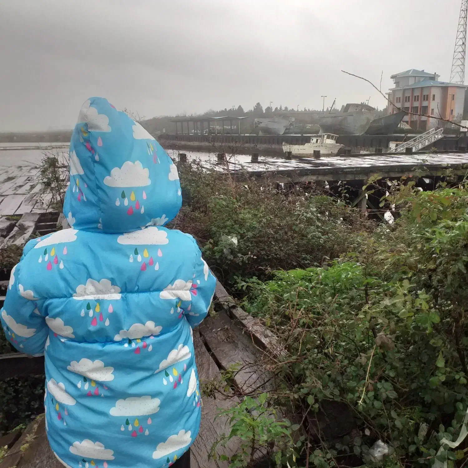 کاپشن|کفش و لباس بچه|هشتگرد, فاز ۷ مهستان|دیوار