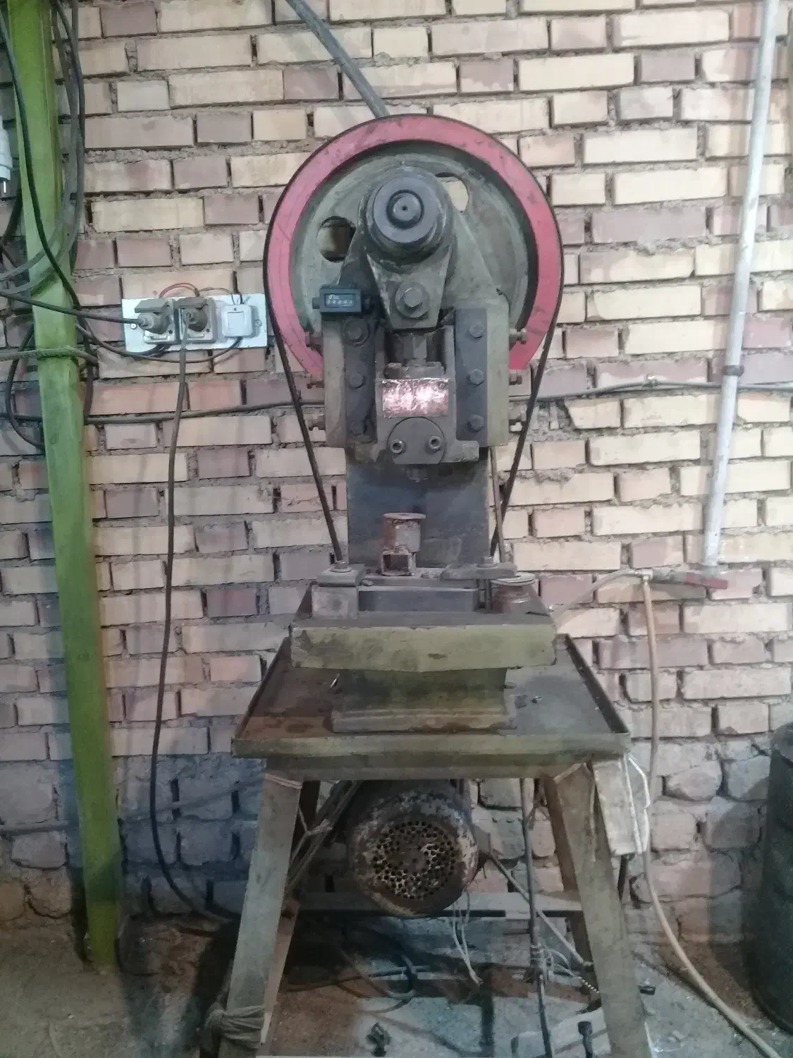 پرس ۶تن و دینام|ماشینآلات صنعتی|قم, چهل درخت|دیوار