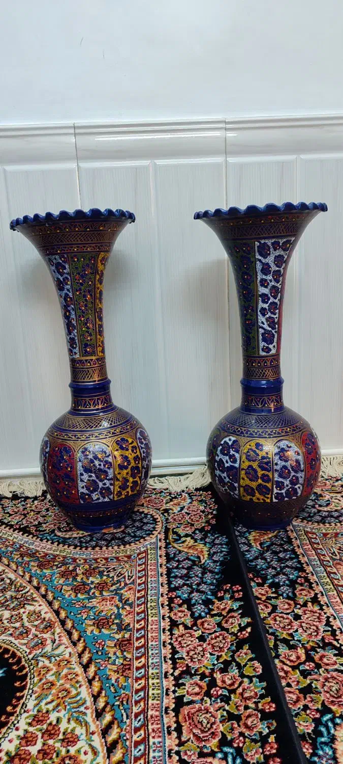 گلدون پایه بلند شاه عباسی|کلکسیون اشیاء عتیقه|بروجرد, |دیوار