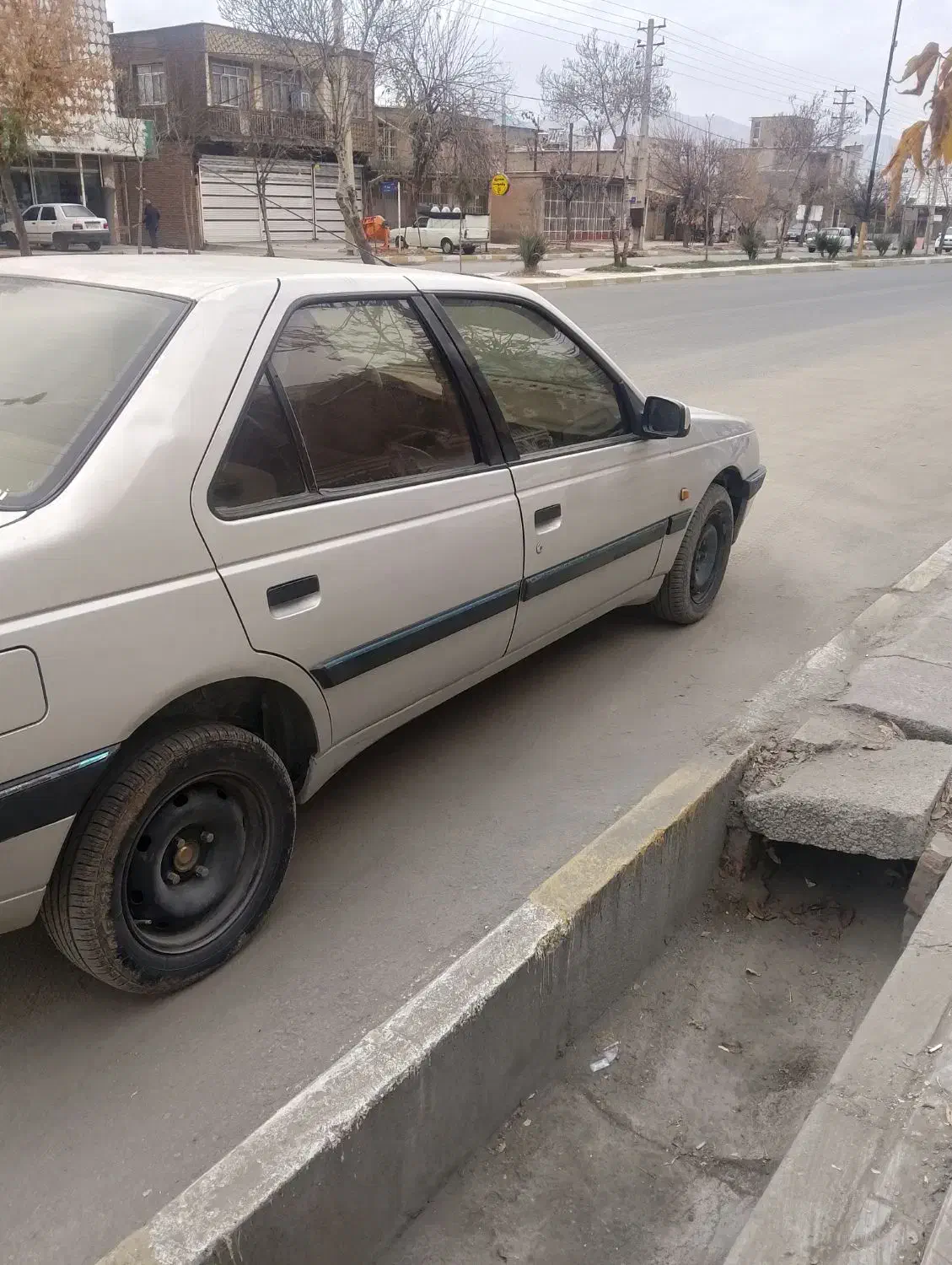 پژو slx مدل 89موتور 1800|خودرو سواری و وانت|مریوان, |دیوار