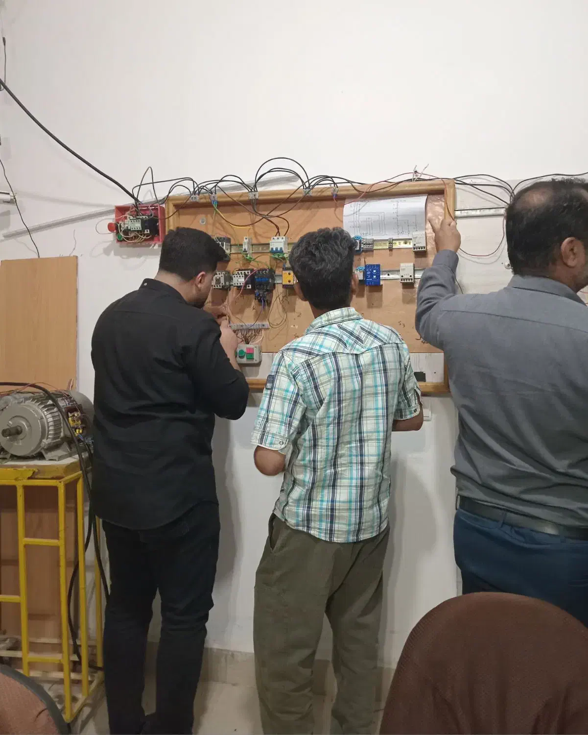 آموزش برق صنعتی و ساختمان/آسانسور|خدمات آموزشی|بندرعباس, |دیوار