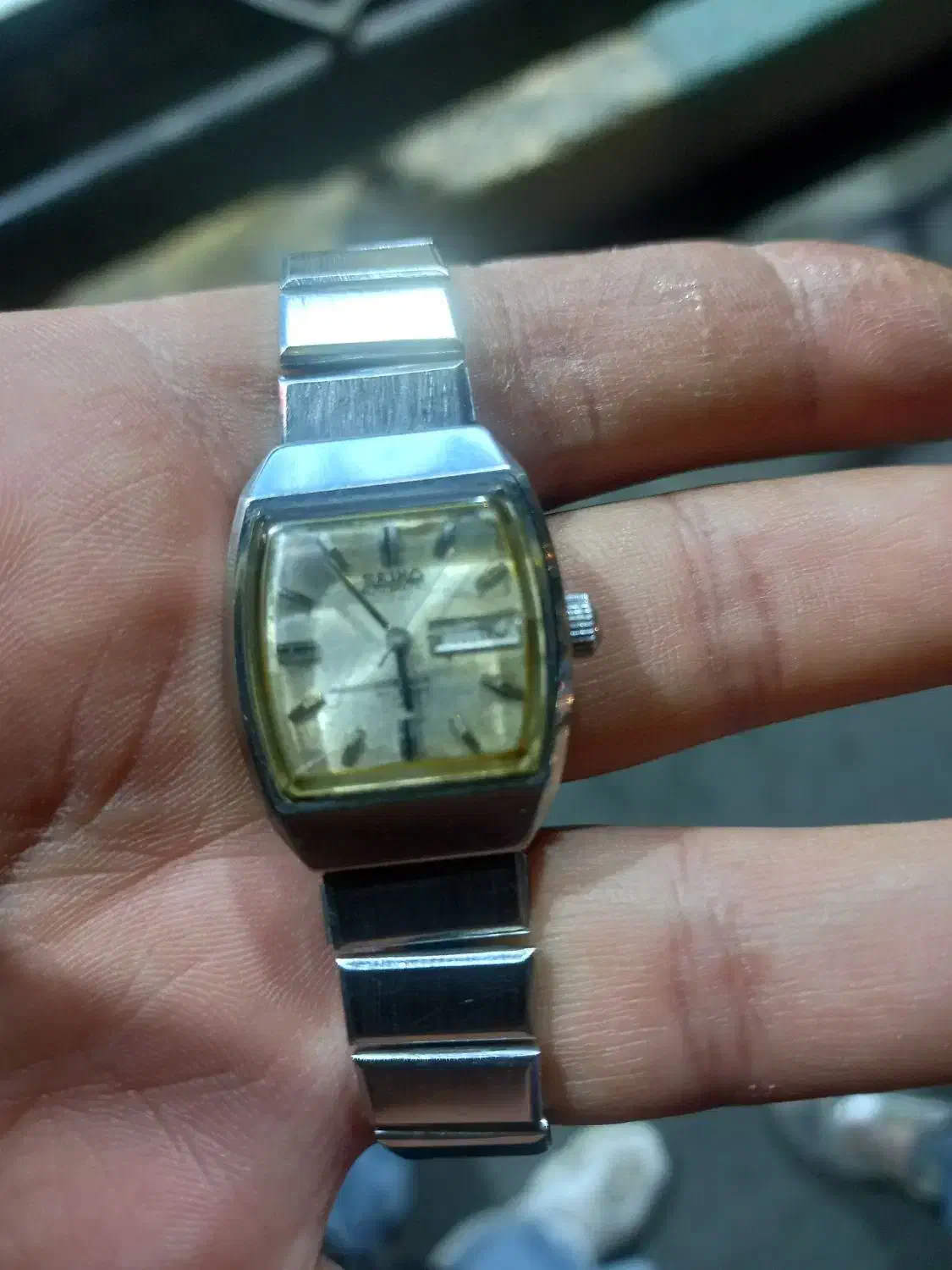 سکو ۵ اصلی ژاپن|ساعت|رباط‌کریم, رباط‌کریم|دیوار