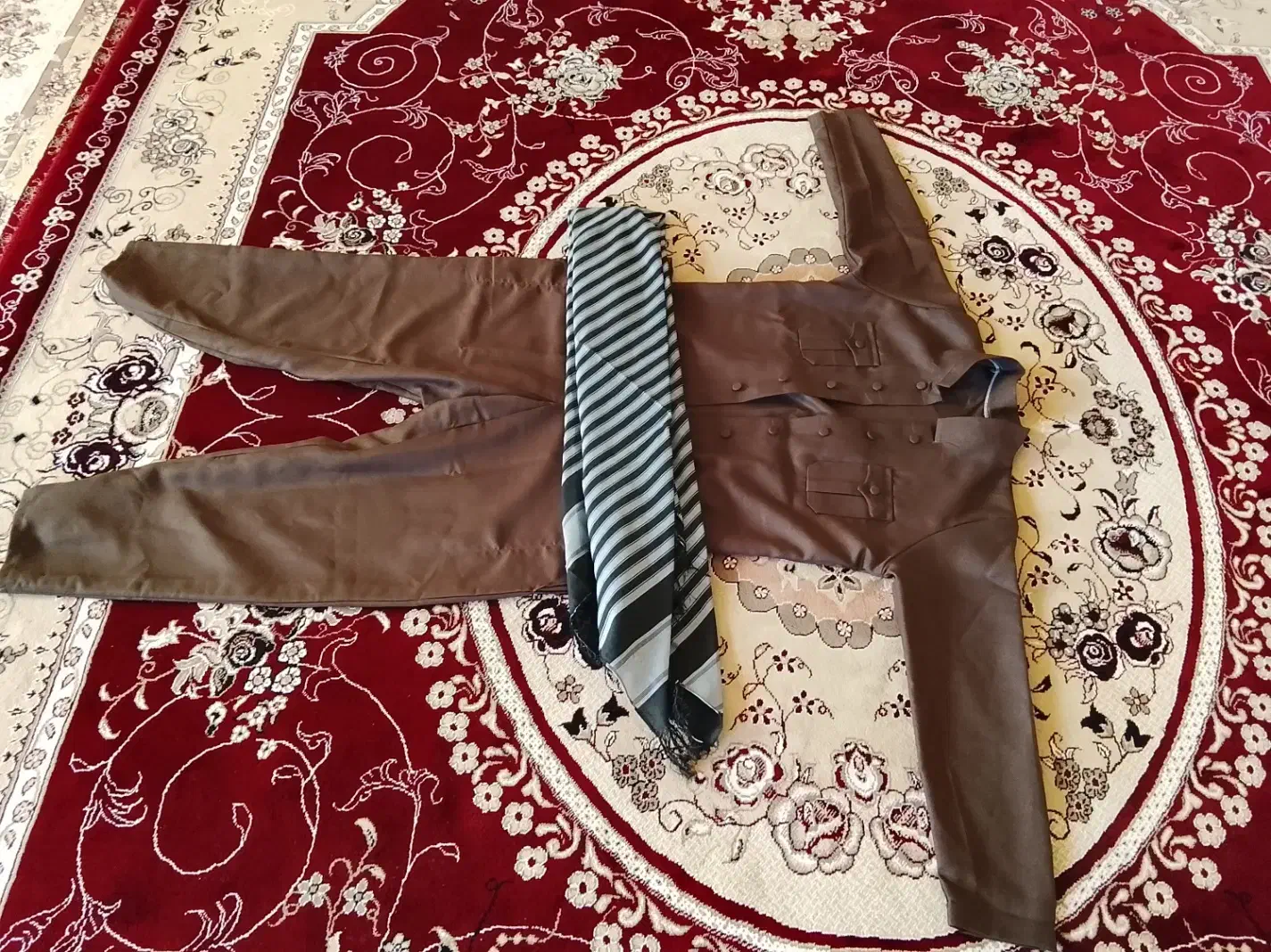 کفش و لباس|لباس|الشتر, |دیوار