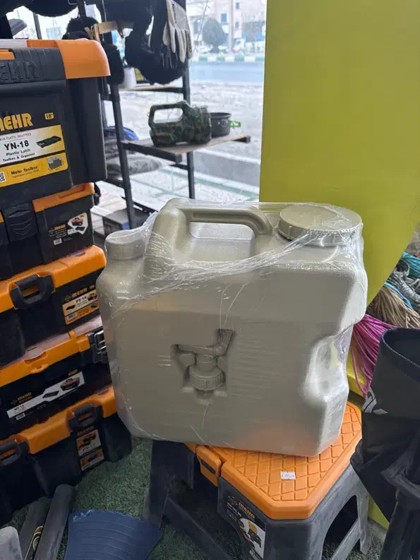 انواع دبه بنزین و آب به صورت اب بندی|ظروف نگهدارنده، پلاستیکی، یکبارمصرف|بهارستان, |دیوار