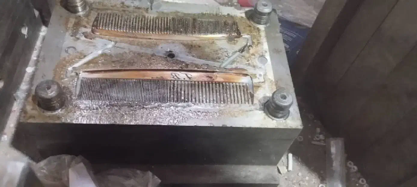 قالب تزریق شانه آرایشگری|ماشینآلات صنعتی|تهران, اکباتان|دیوار