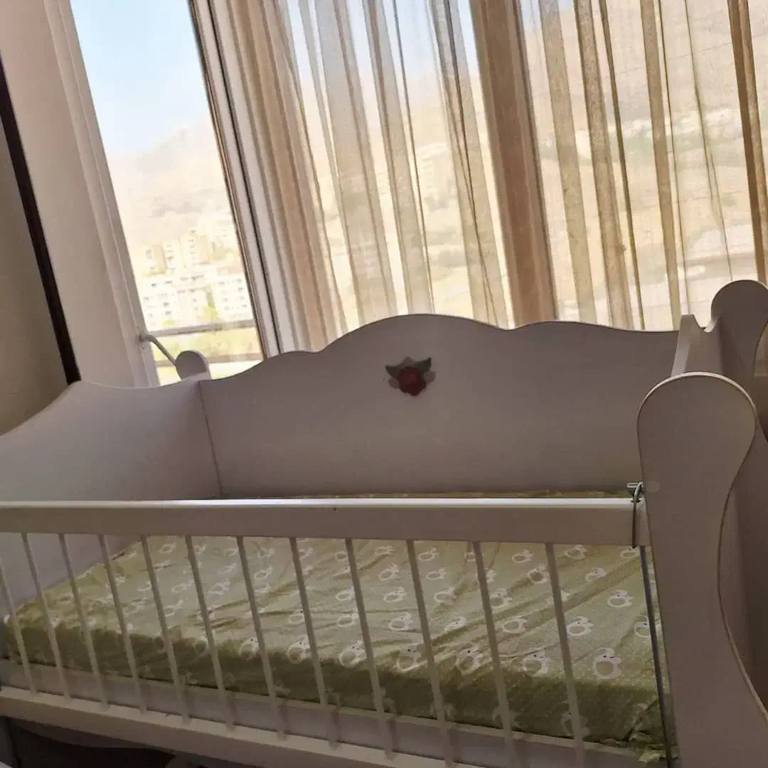 تخت نوزادی آپادانا|اسباب و اثاث بچه|تهران, مینیسیتی (شهرک نفت)|دیوار