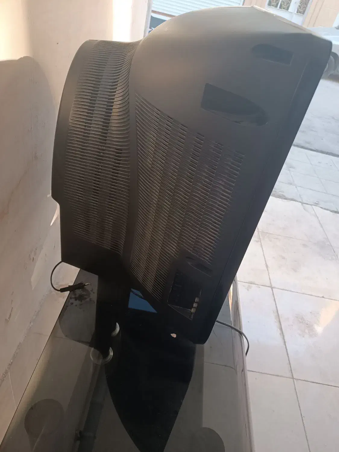 تلویزیون با میز|تلویزیون و پروژکتور|ارومیه, |دیوار