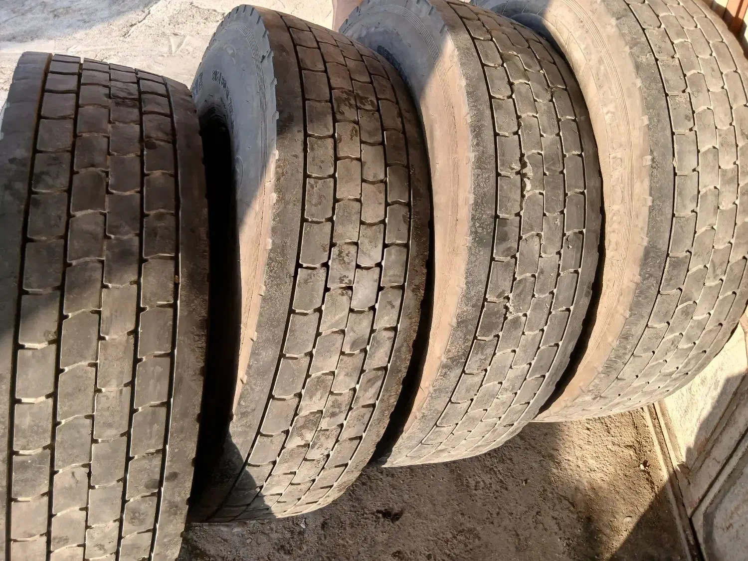 لاستیک ۲۴ و۳۱۵ و ۳۸۵ و 0و ۱۰۰۰/20|قطعات یدکی و لوازم جانبی|مرودشت, ابوذر جنوبی|دیوار