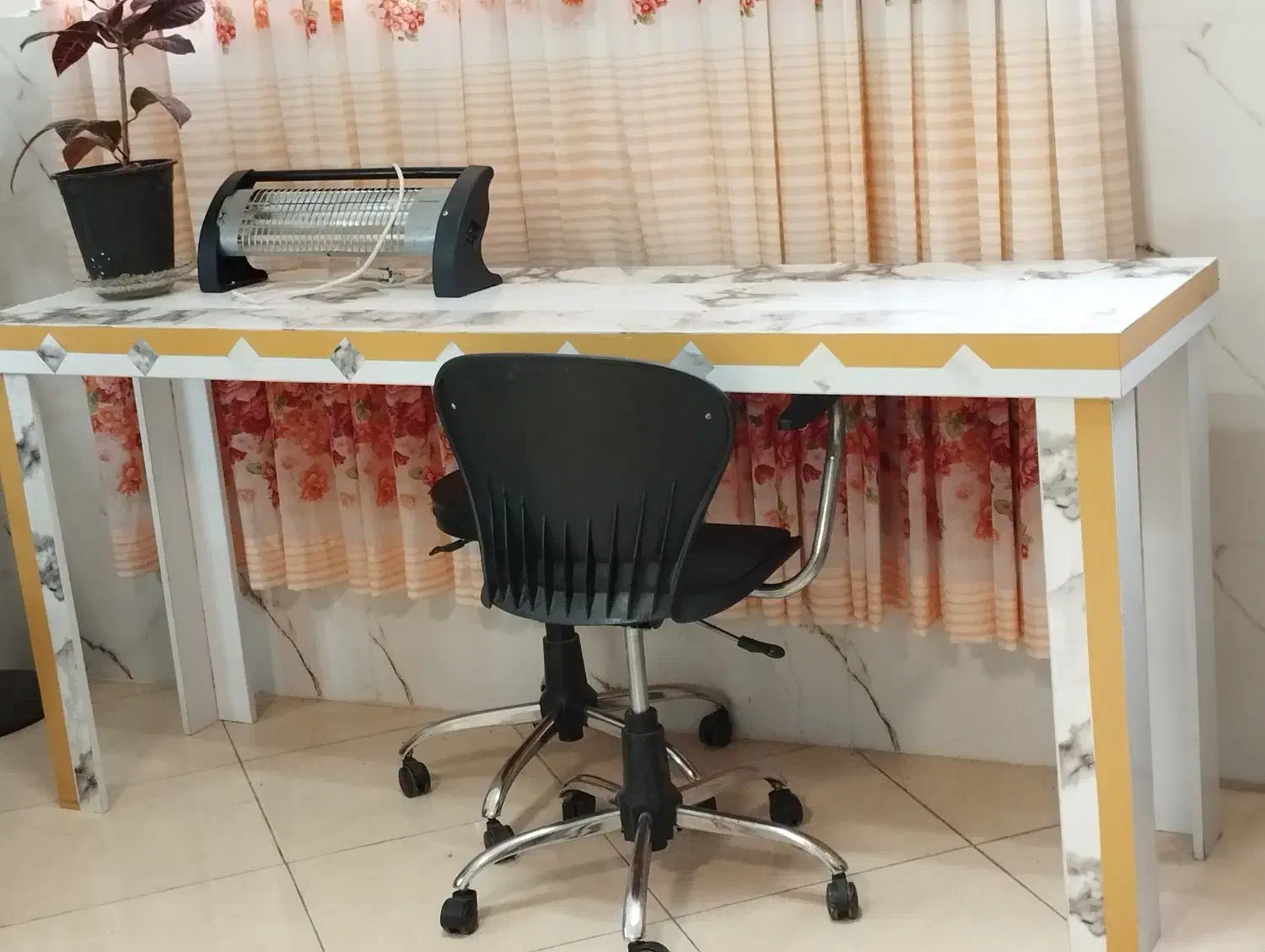 فروش فوری لوازم آرایشگاه ب صورت کلی ۳۵میلیون|آرایشگاه و سالنهای زیبایی|نکا, |دیوار