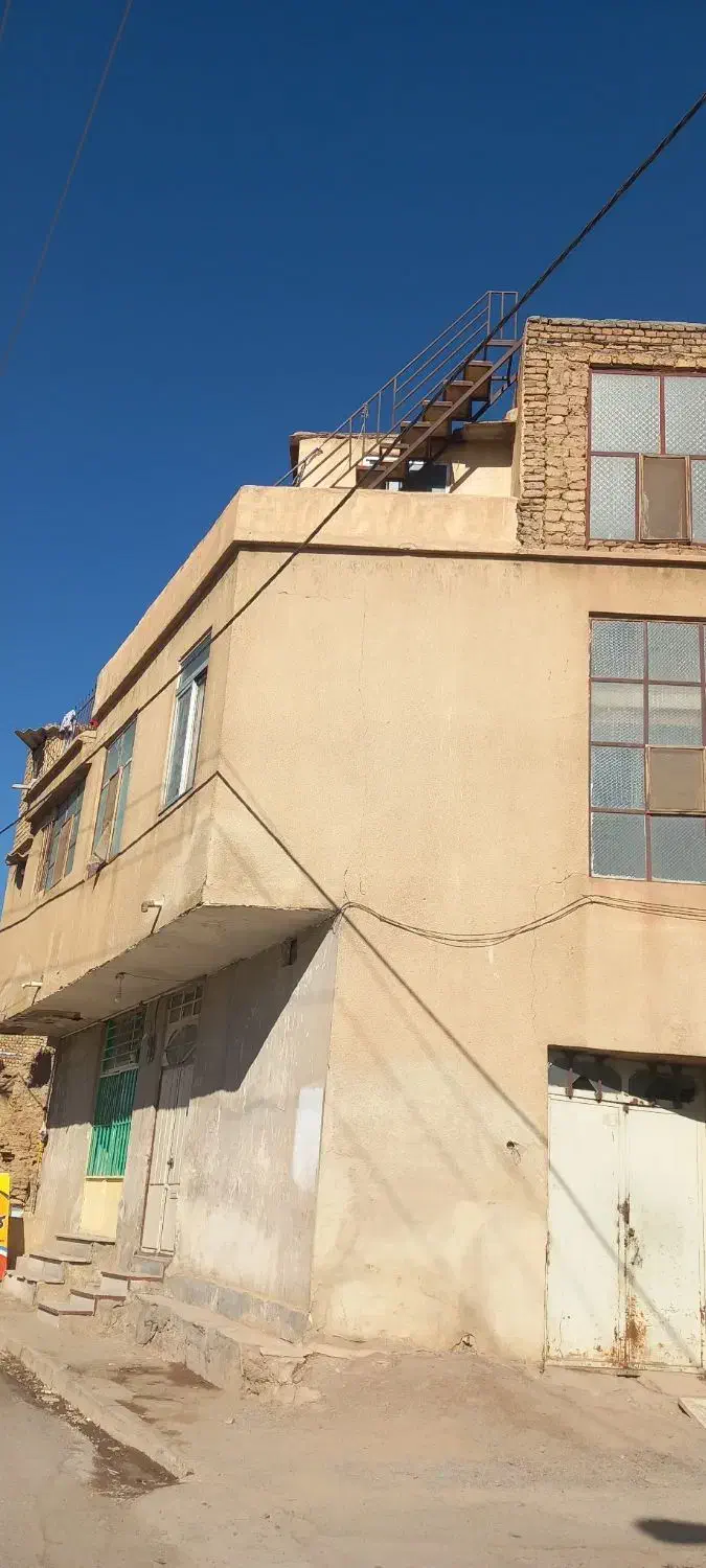 فروش ۳ دانگ از خانه ی سه طبقه چشمه خواجه|فروش خانه و ویلا|نطنز, |دیوار