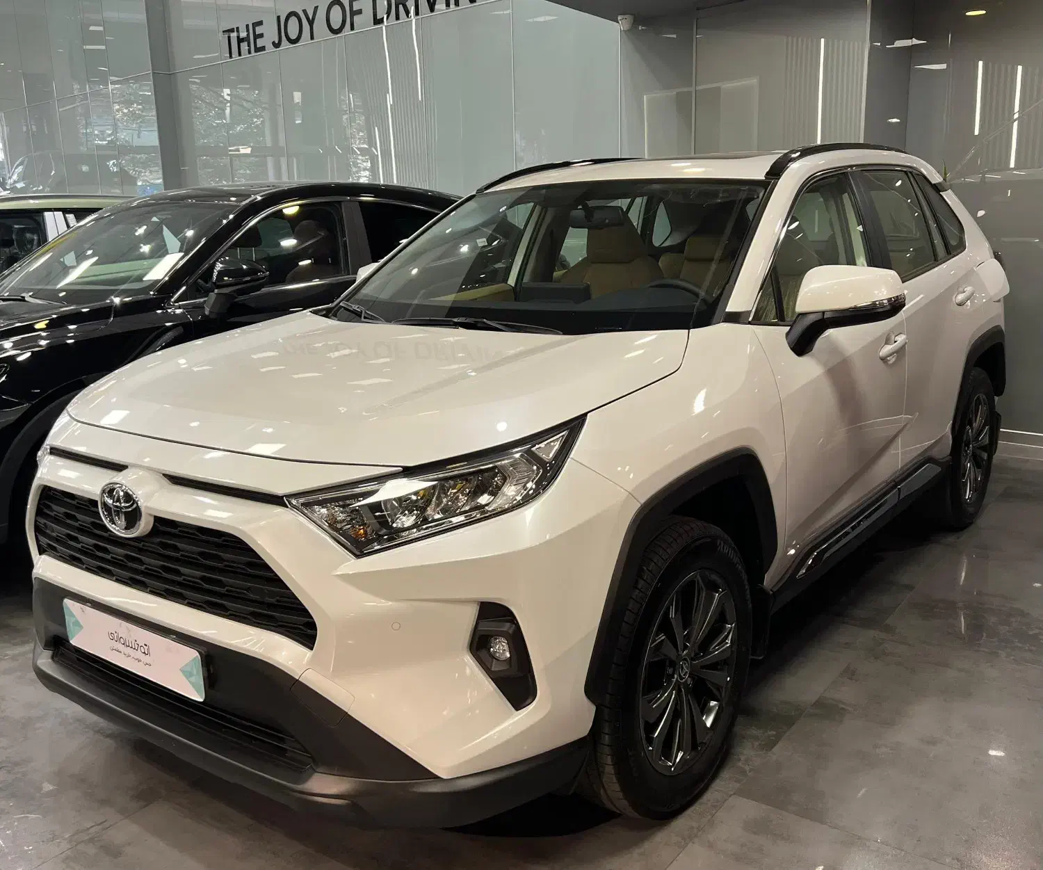 نیرو خدمات جهت کار در نمایندگی خودرو|استخدام سرایداری و نظافت|کرمان, |دیوار