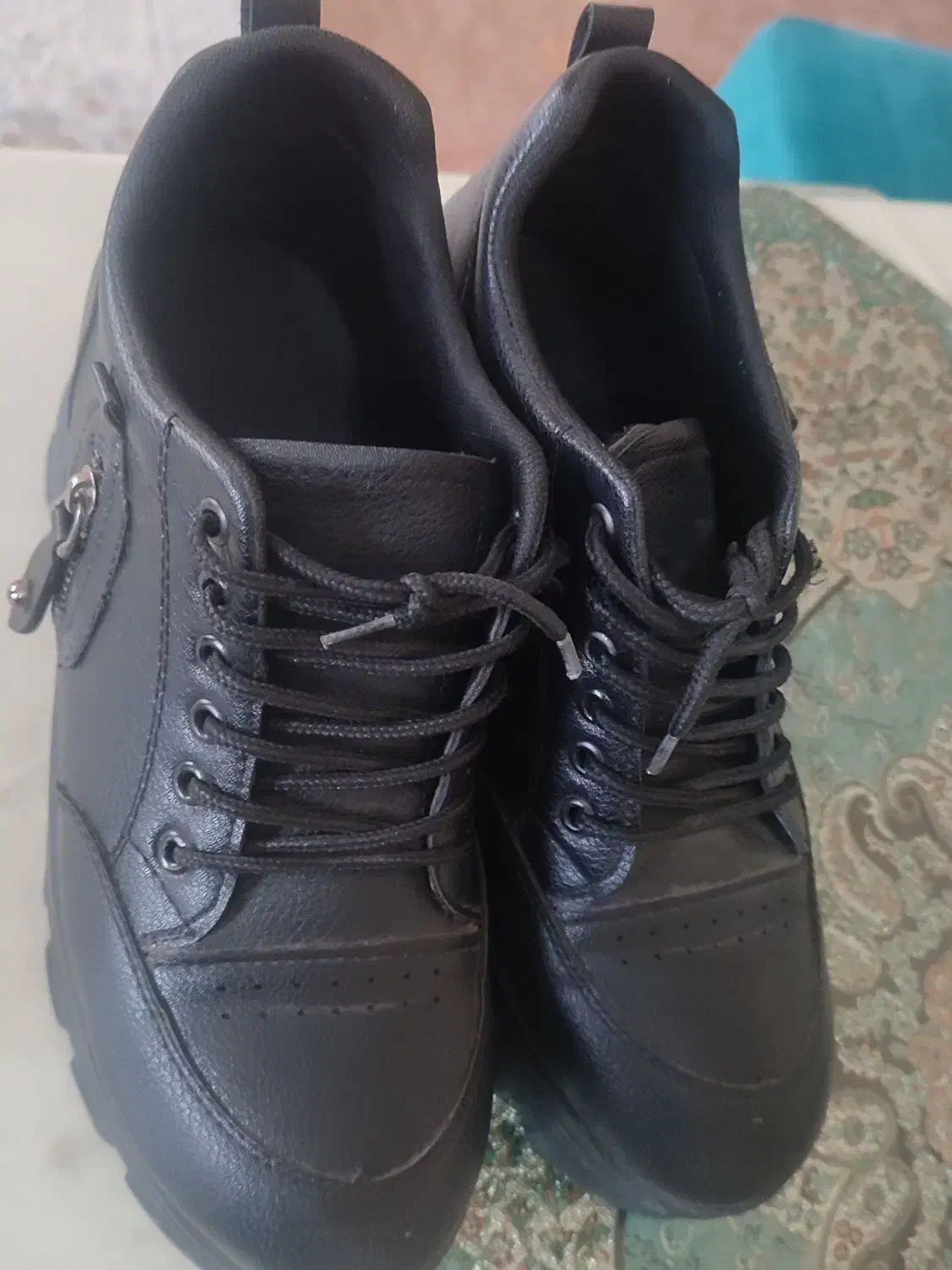 کفش|کیف، کفش، کمربند|شیراز, پودنک|دیوار