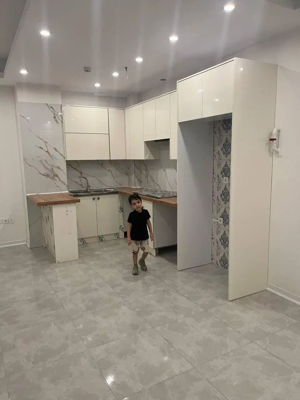 کابینت هایگلاس ترک کاملا نو و برچسب کنده نشده|مصالح و تجهیزات ساختمان|بیجار, |دیوار