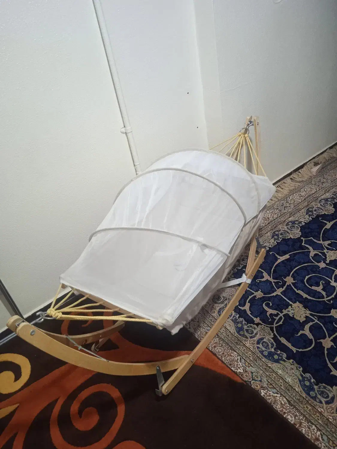 ننو چوبی سنتی|تخت و سرویس خواب|شاهین‌شهر, شهرک گلدیس|دیوار