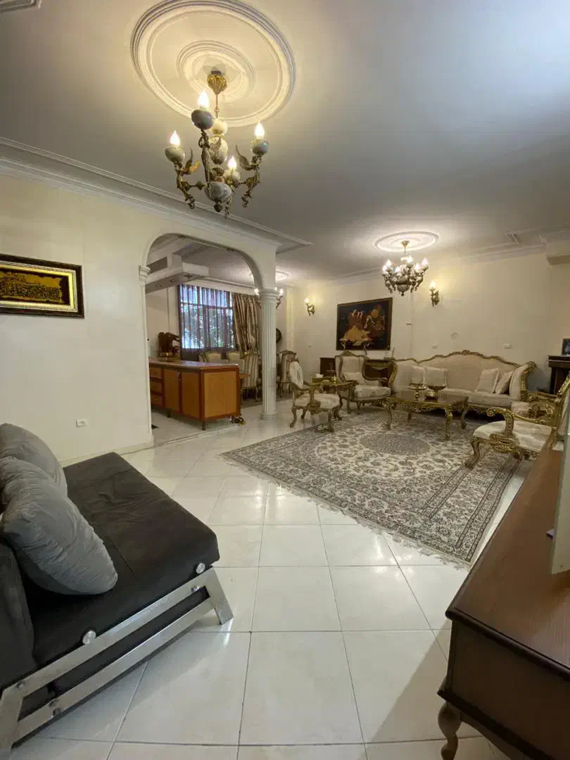 ۱۲۰ متر. مرزداران. بالای همکف. ویلایی