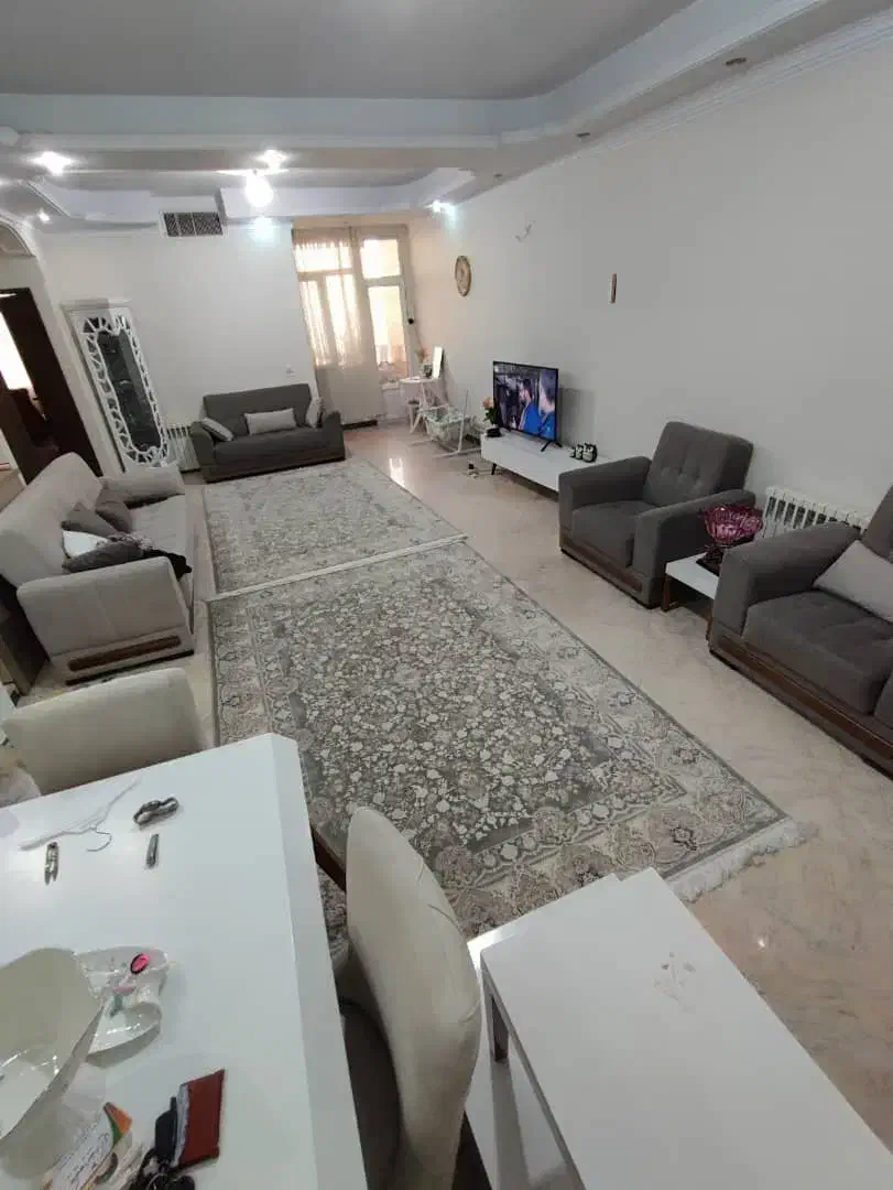 ۹۰ متر/۲خوابه/سالن پرده خور /۲پارکینگ