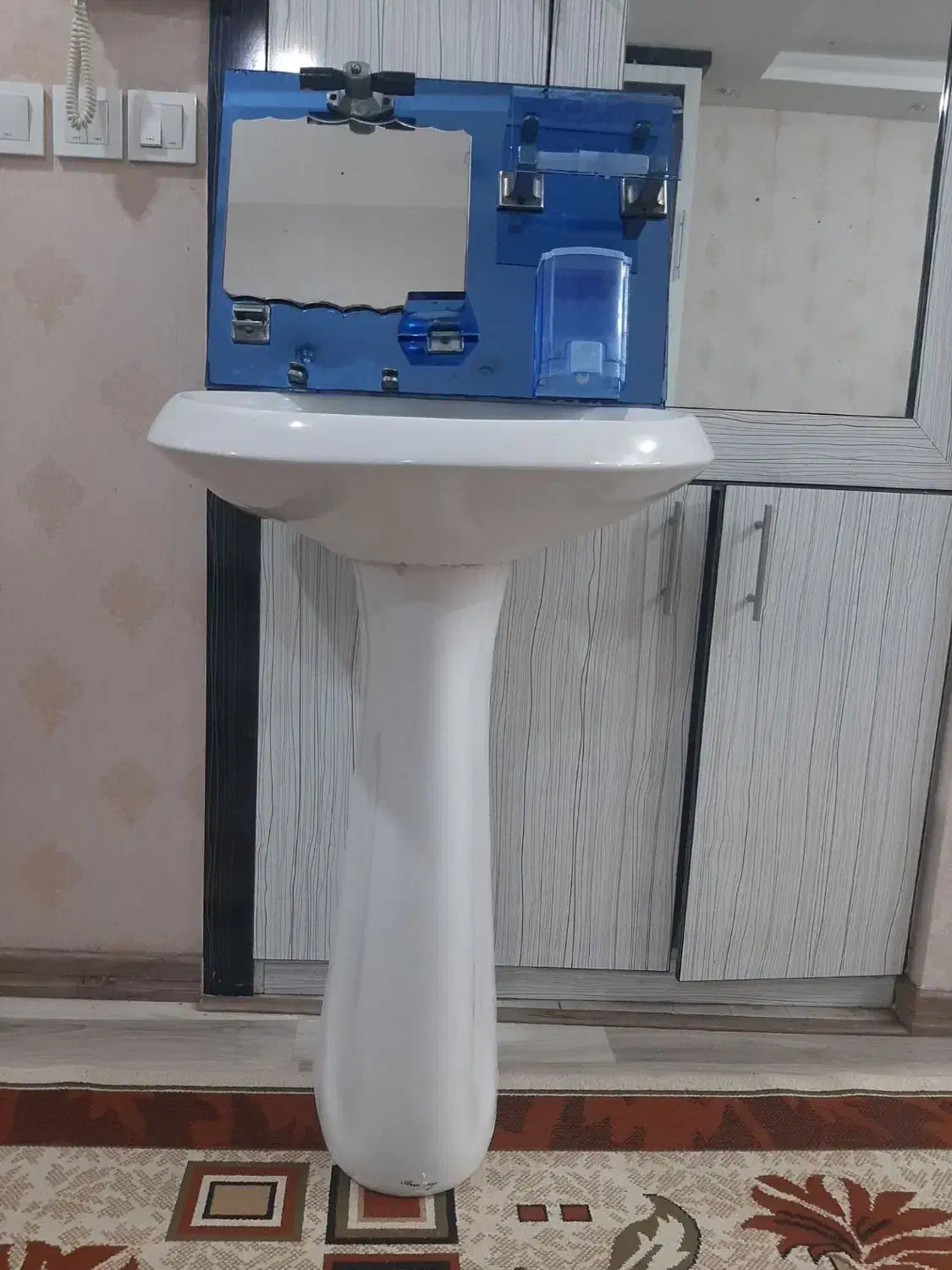 روشویی باا آیینه|لوازم سرویس بهداشتی|اردبیل, |دیوار